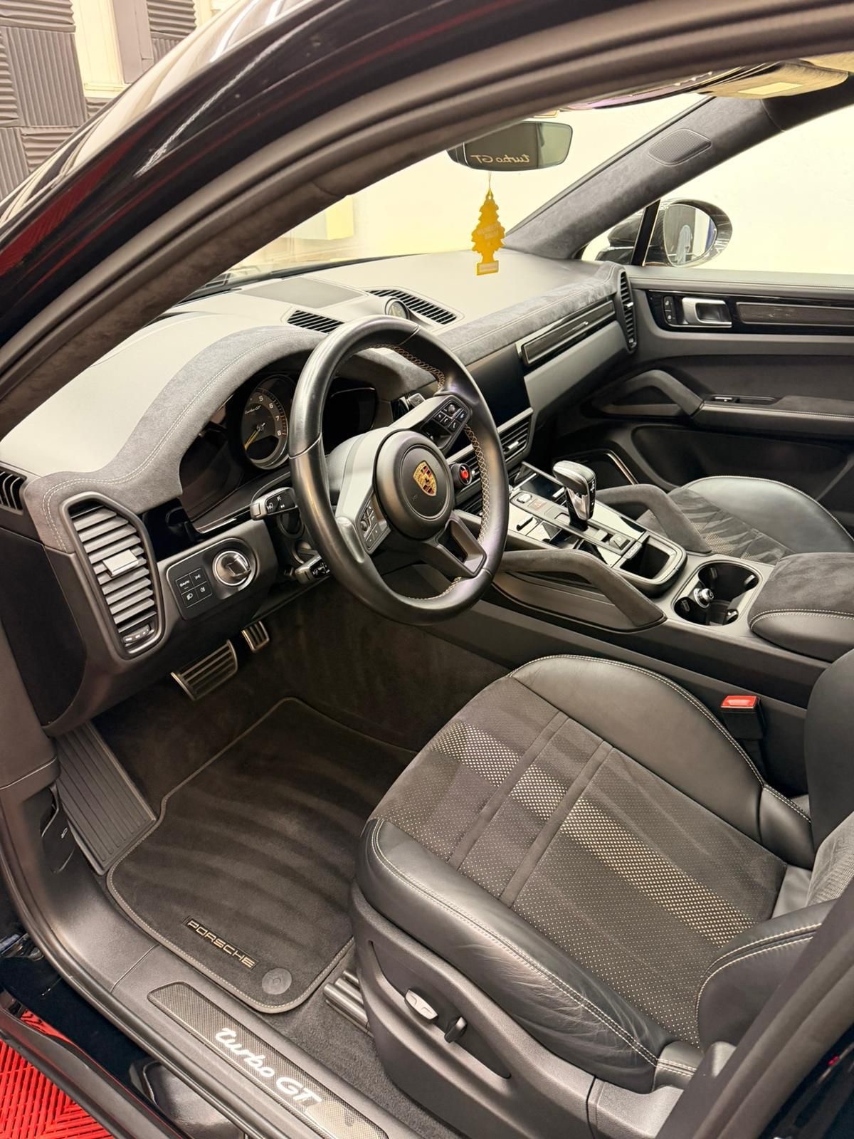 PORSCHE Cayenne Turbo GT-image-12