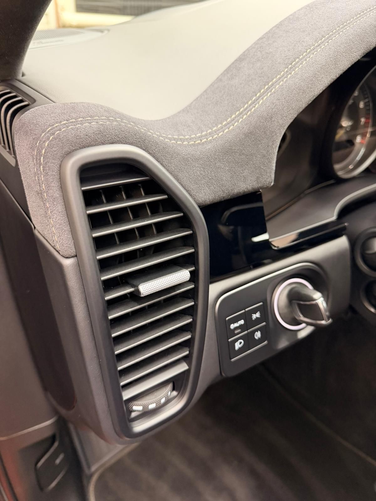 PORSCHE Cayenne Turbo GT-image-13