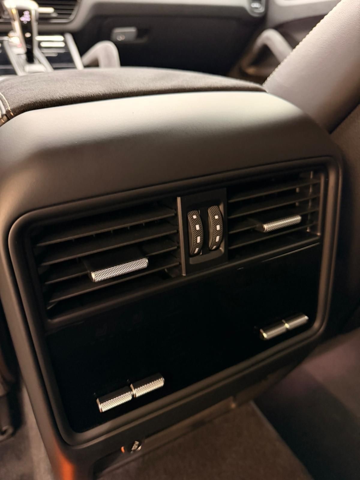 PORSCHE Cayenne Turbo GT-image-10