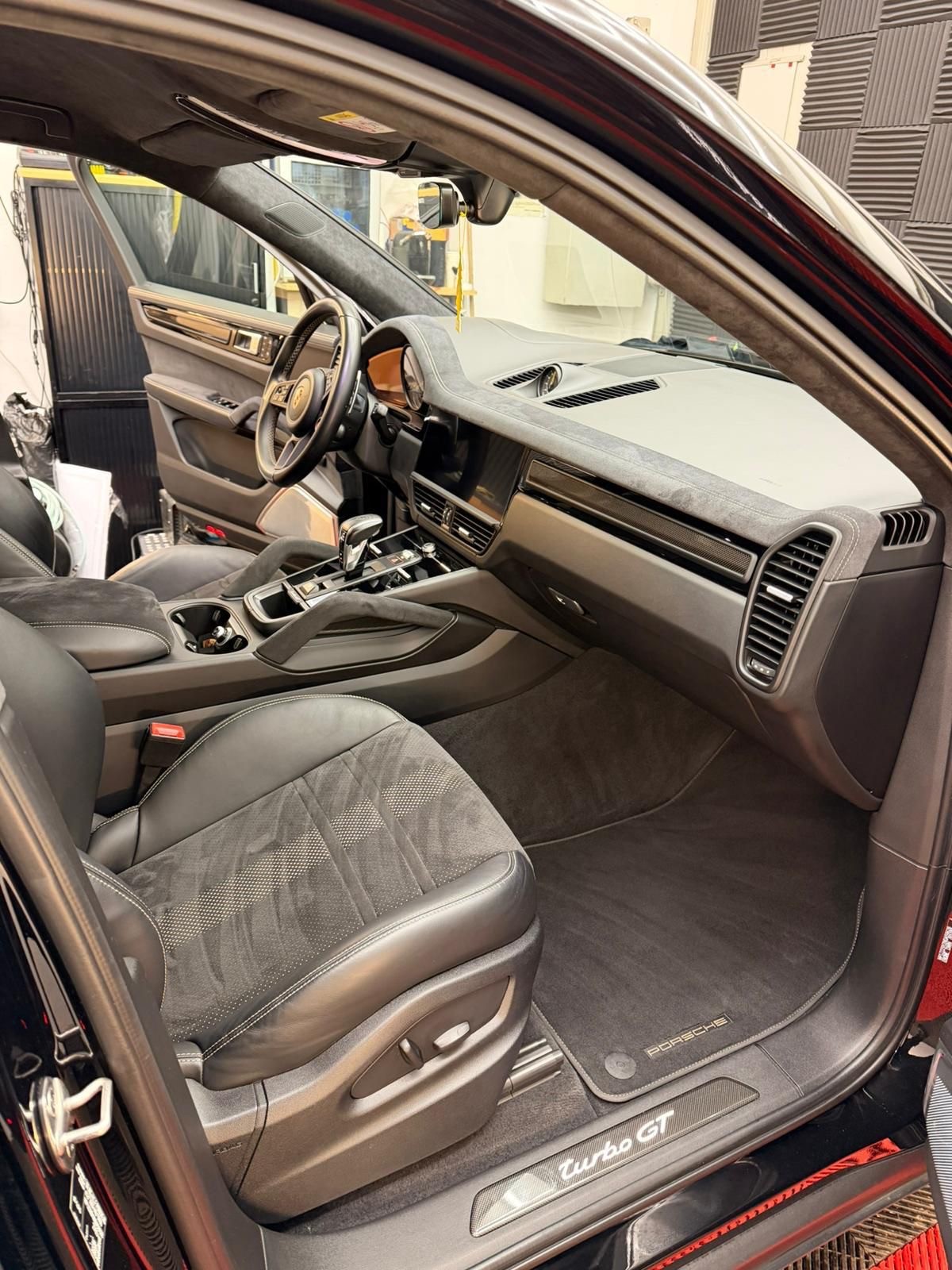 PORSCHE Cayenne Turbo GT-image-11