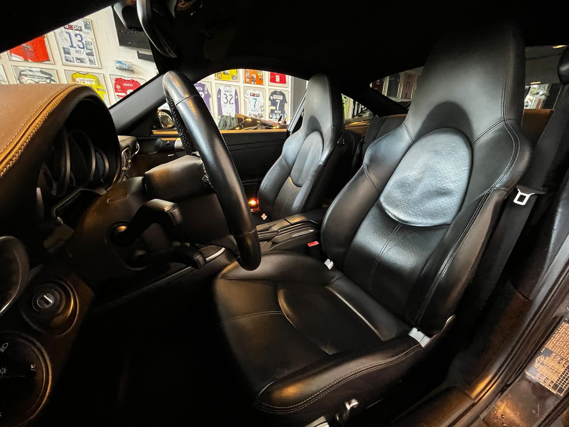 PORSCHE 911 Turbo-image-12