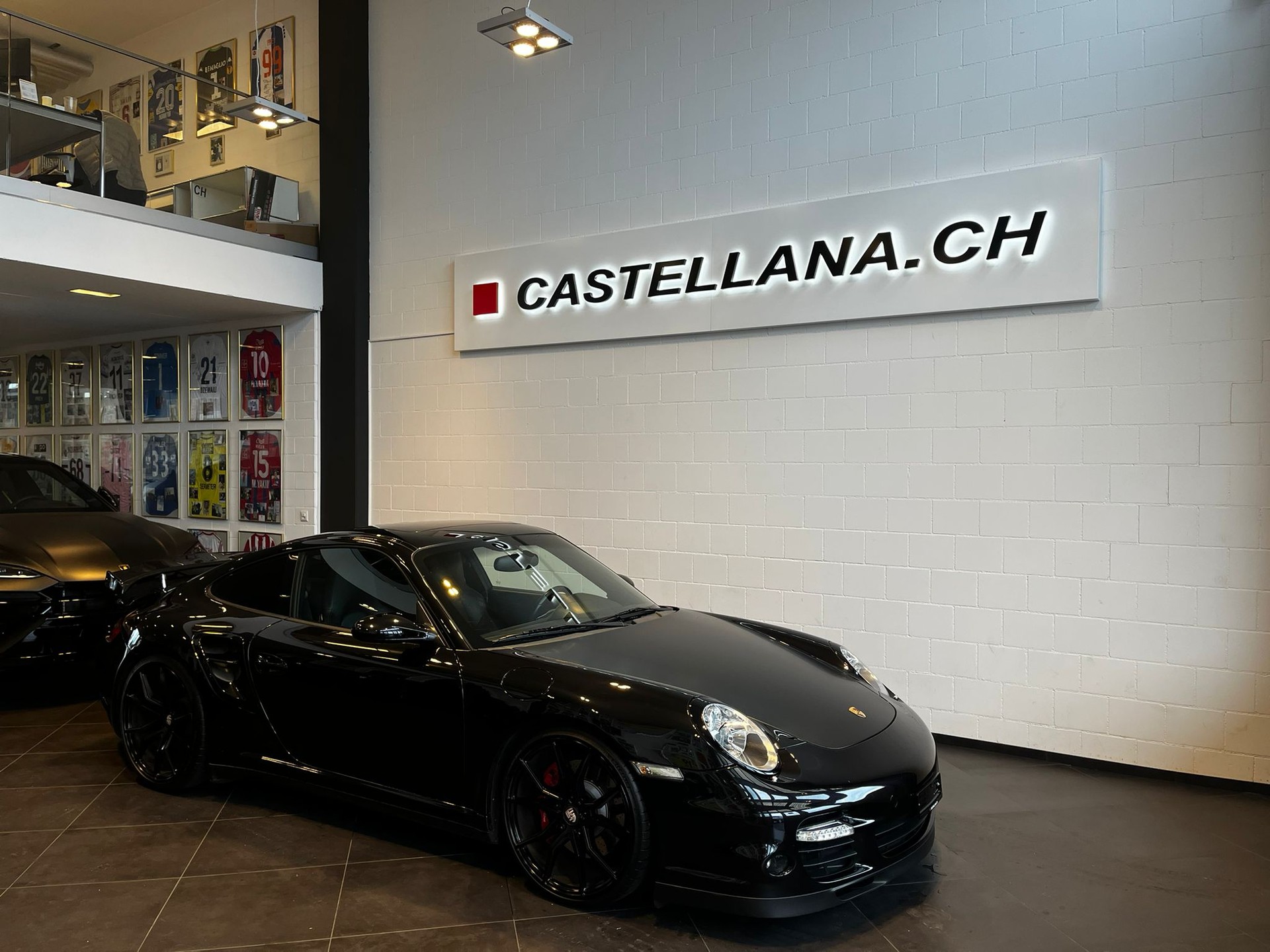 PORSCHE 911 Turbo-image-0