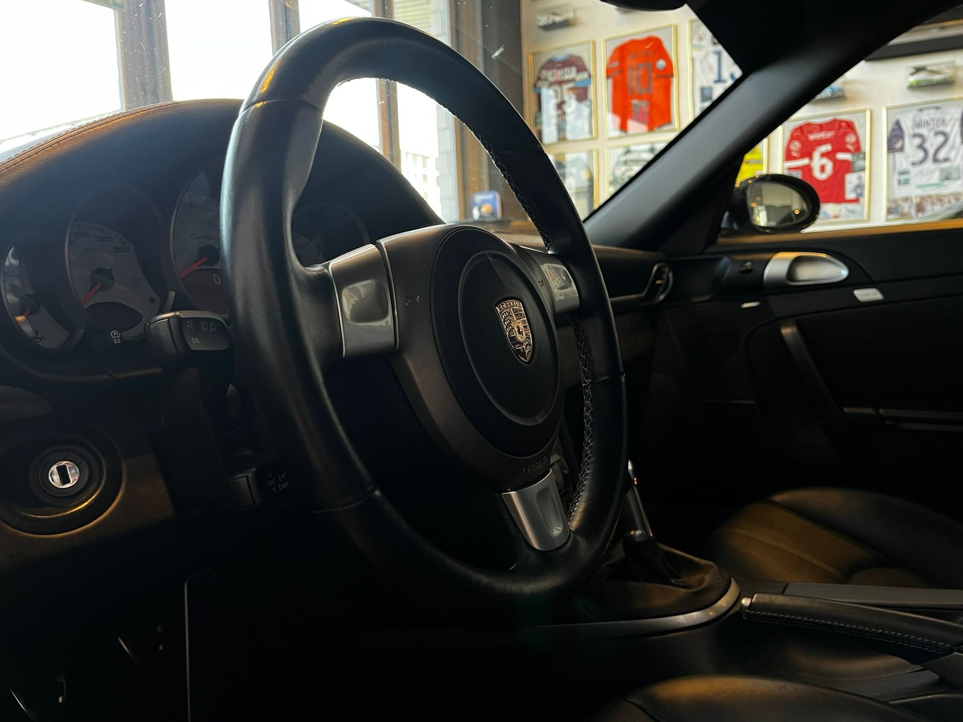 PORSCHE 911 Turbo-image-11