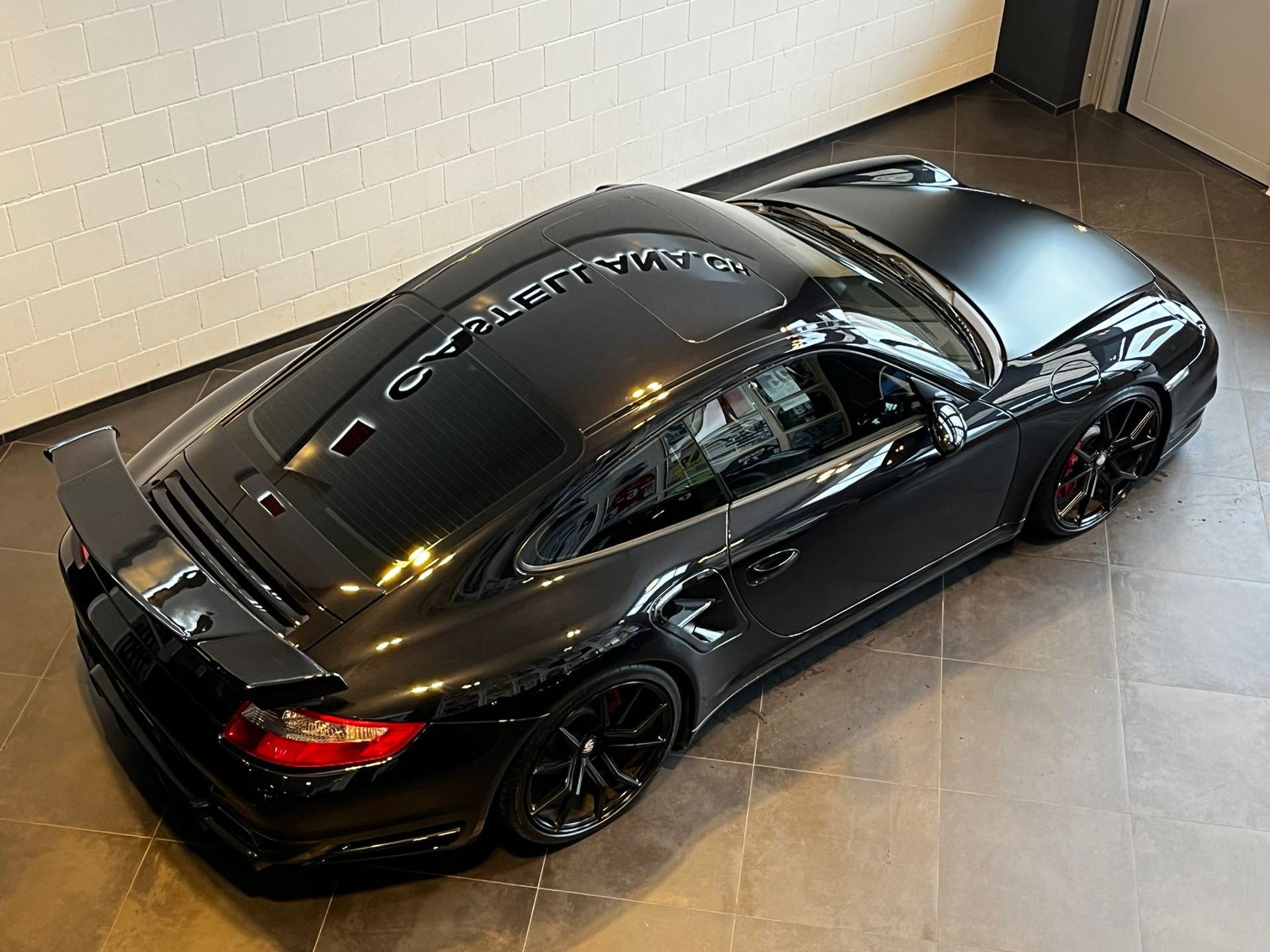 PORSCHE 911 Turbo-image-8