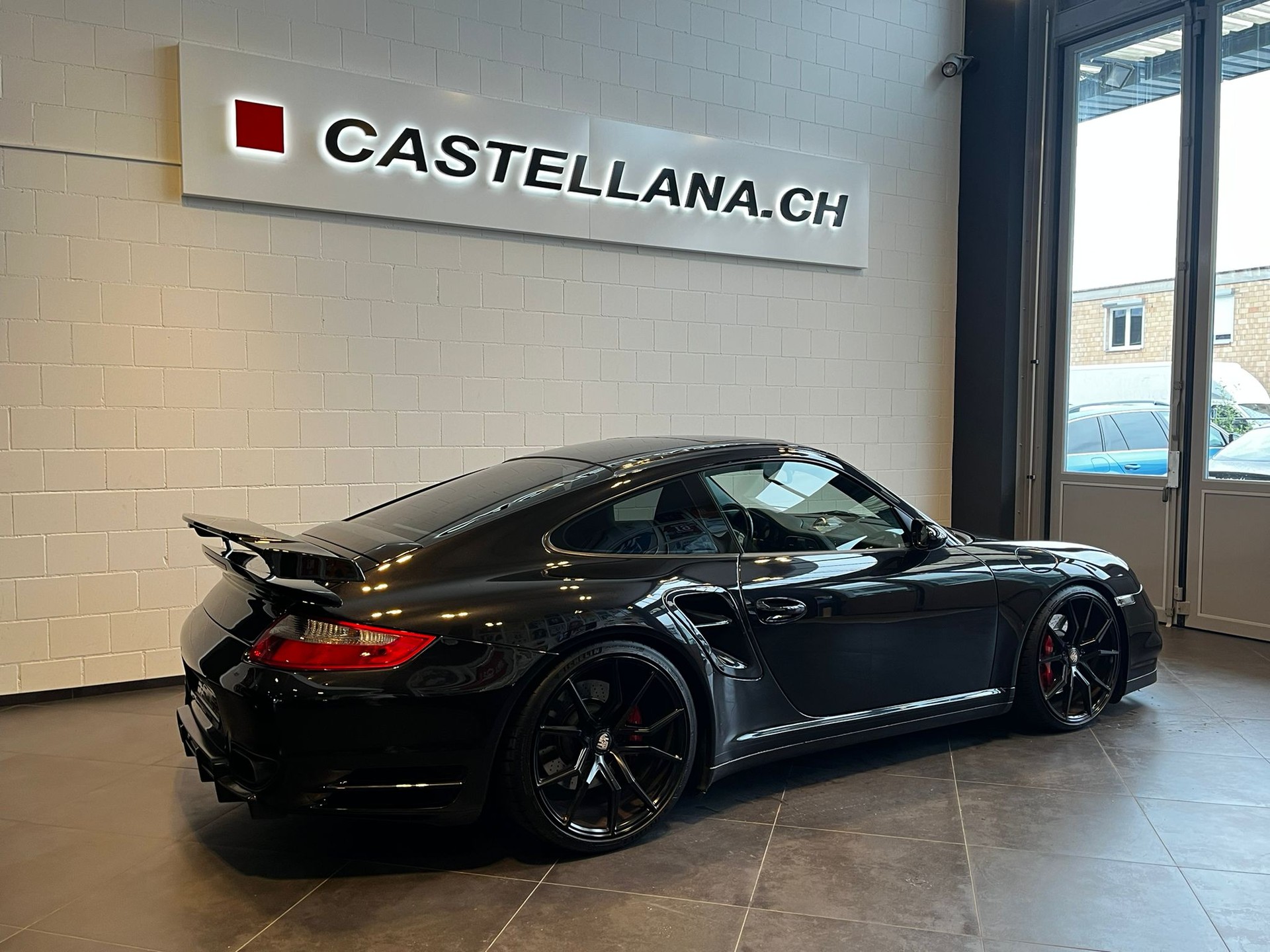PORSCHE 911 Turbo-image-5