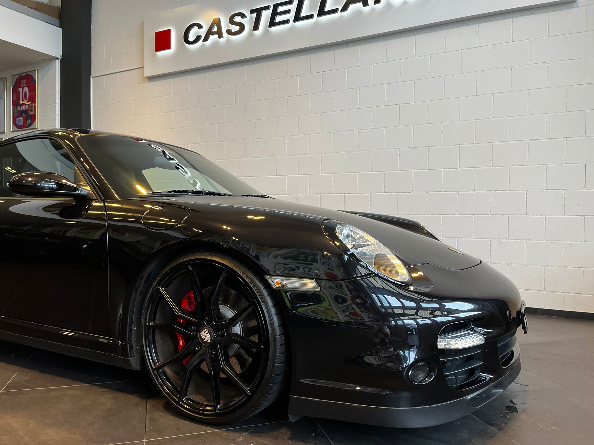 PORSCHE 911 Turbo-image-1
