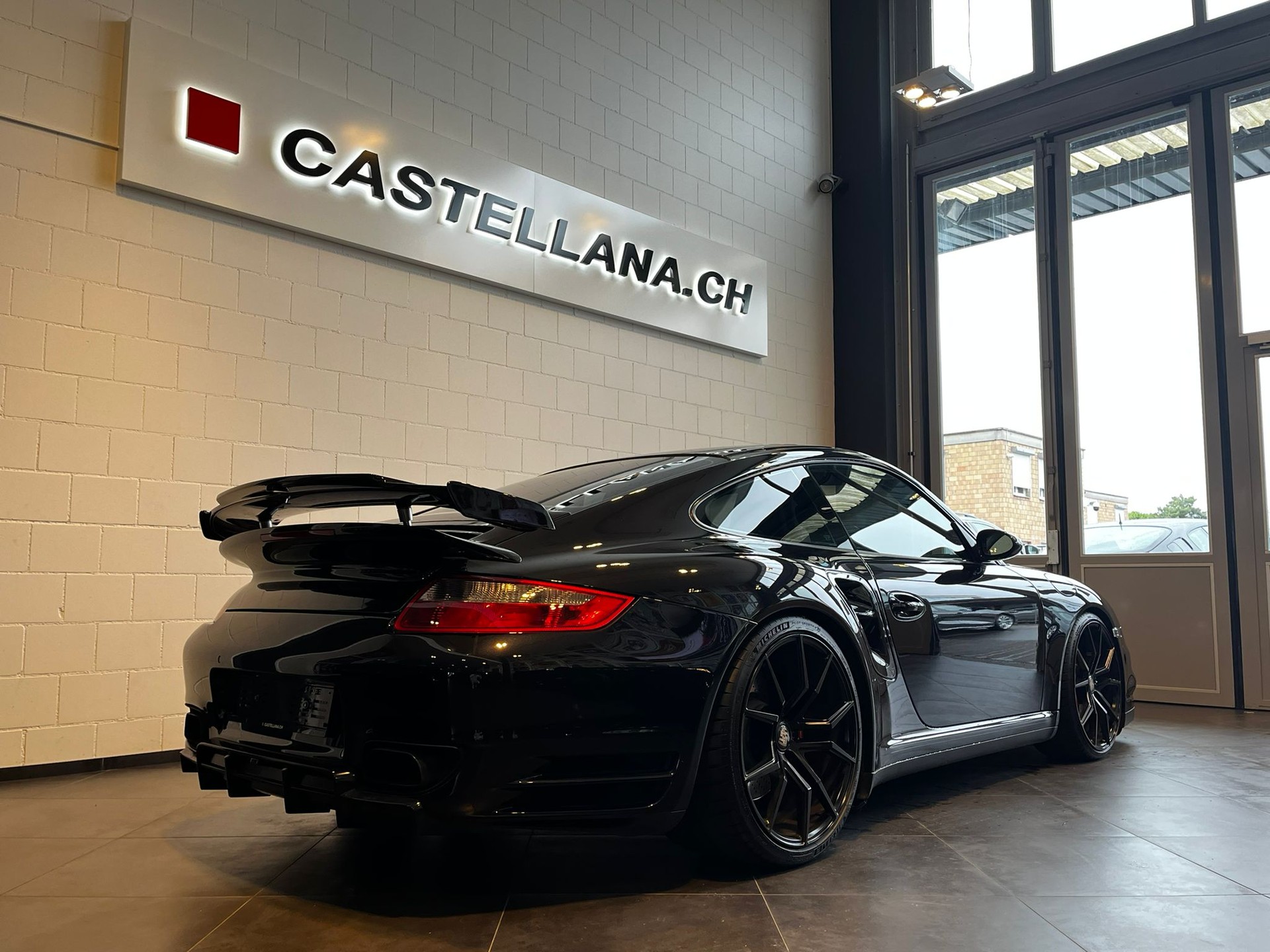 PORSCHE 911 Turbo-image-6