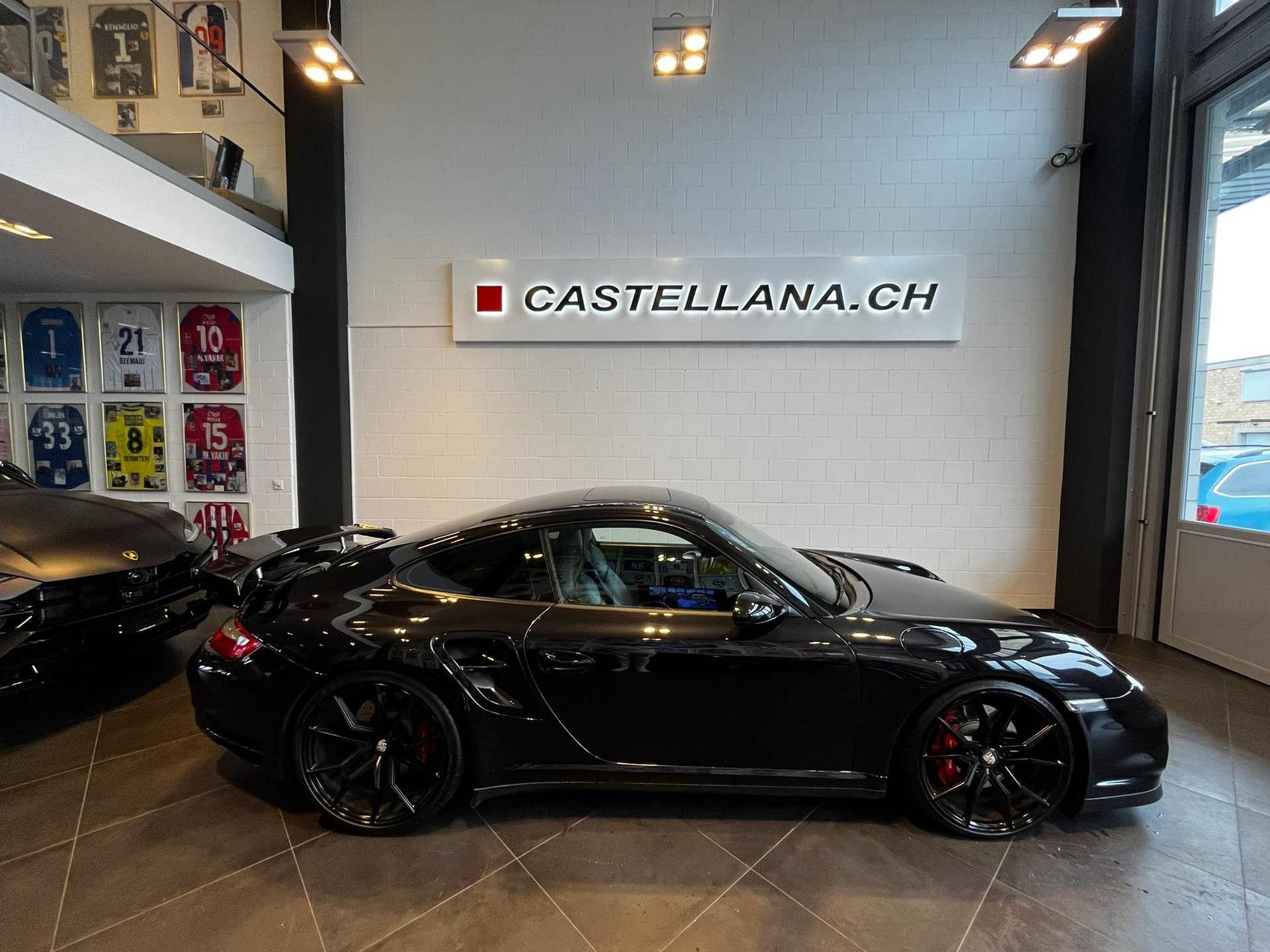 PORSCHE 911 Turbo-image-4