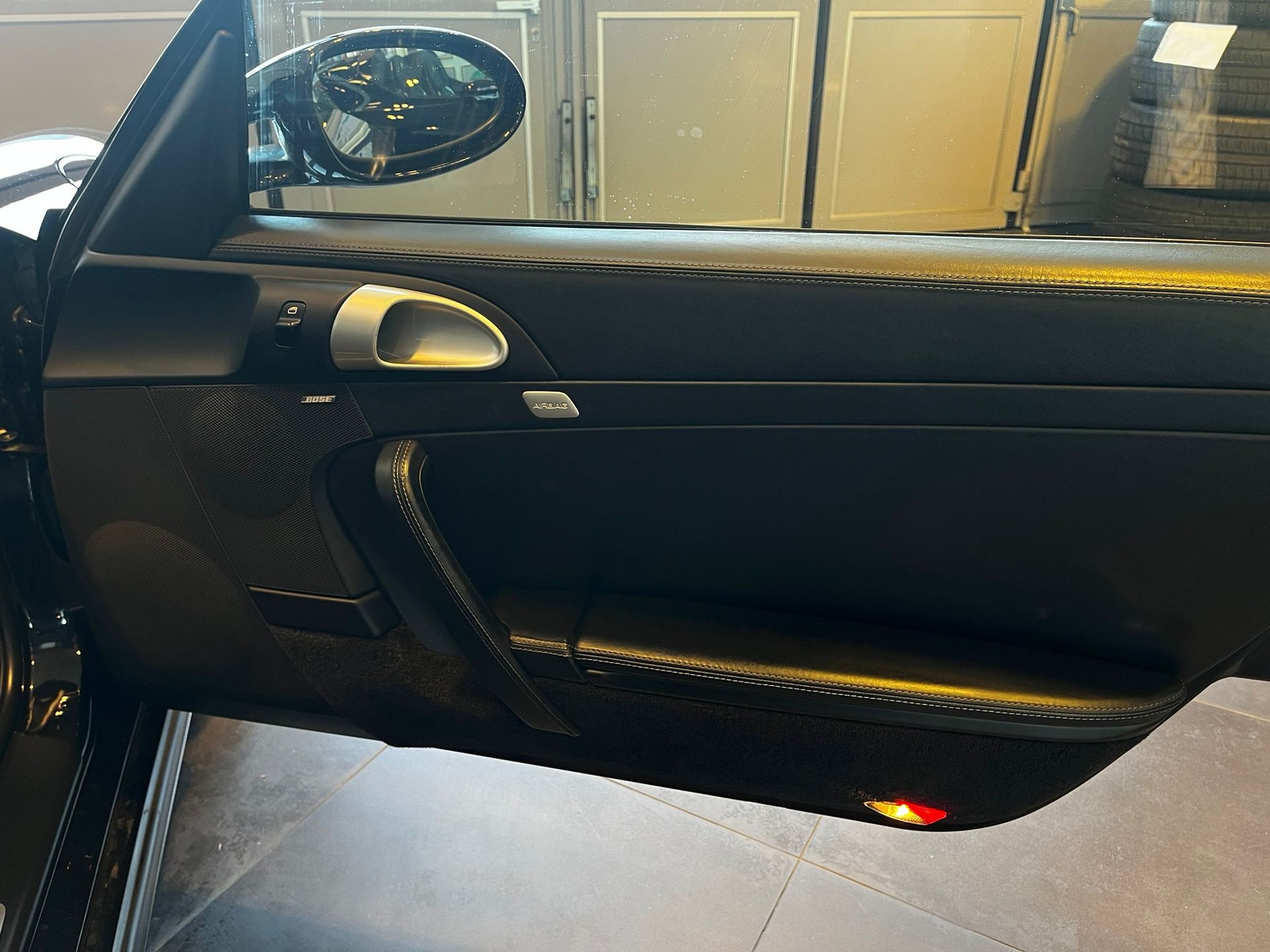 PORSCHE 911 Turbo-image-21
