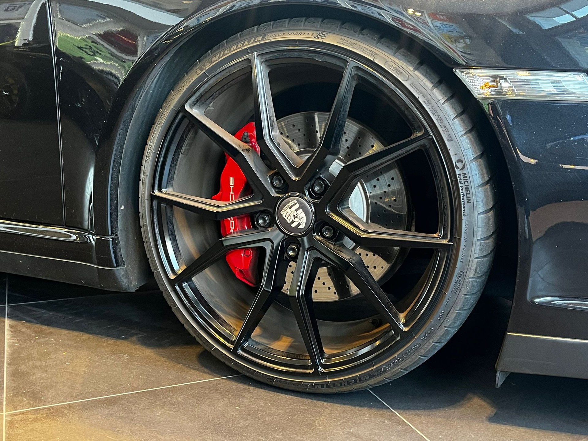 PORSCHE 911 Turbo-image-25