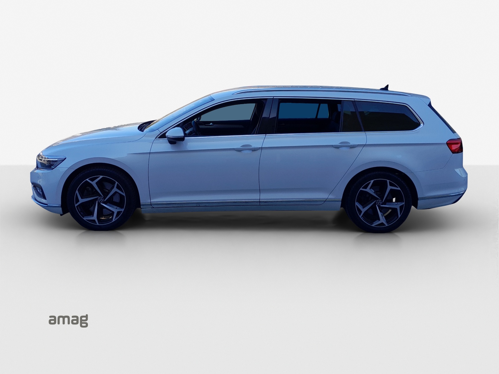 VW Passat Variant 2.0 TSI Elegance 4Motion DSG-image-0