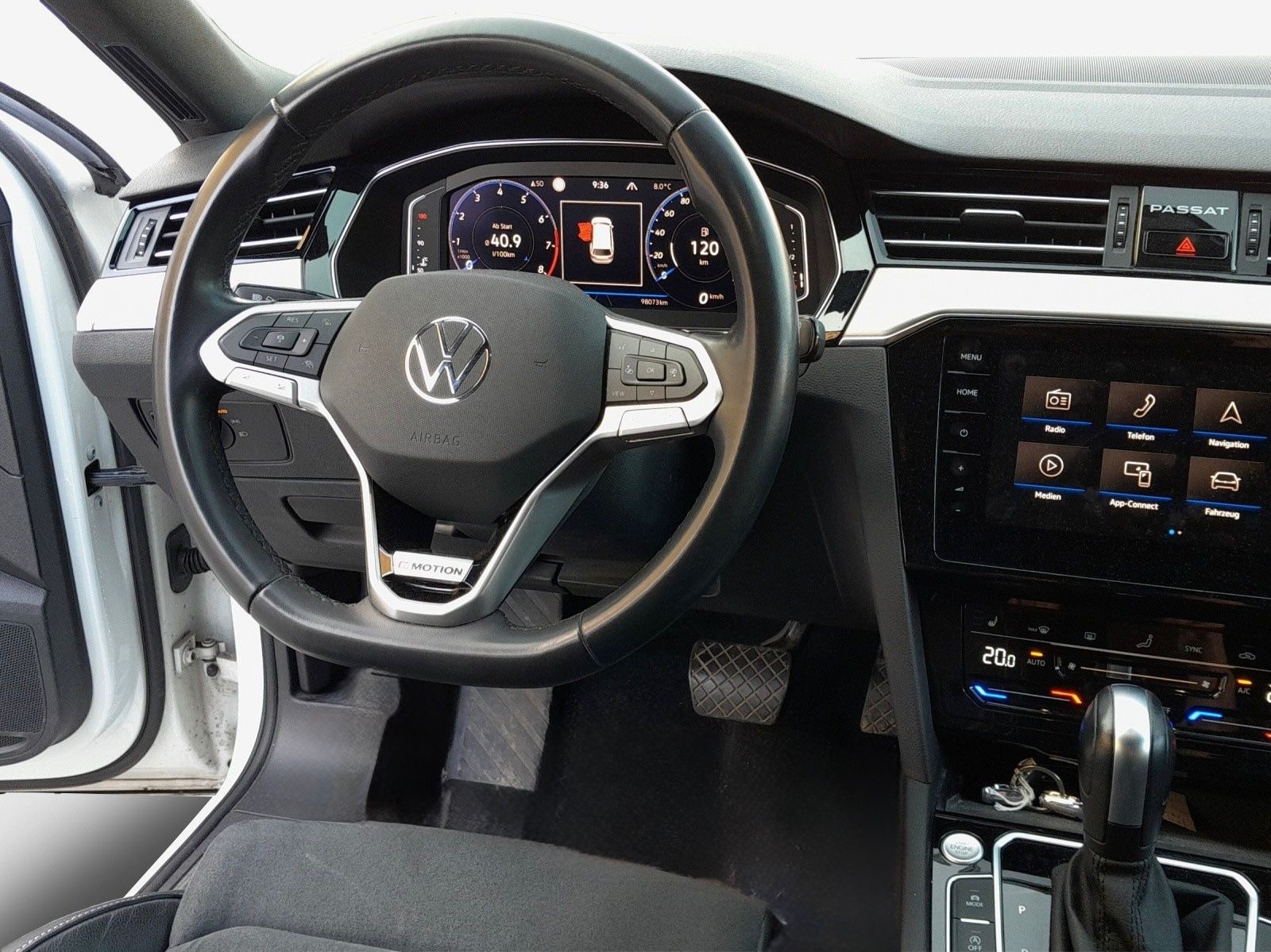 VW Passat Variant 2.0 TSI Elegance 4Motion DSG-image-7