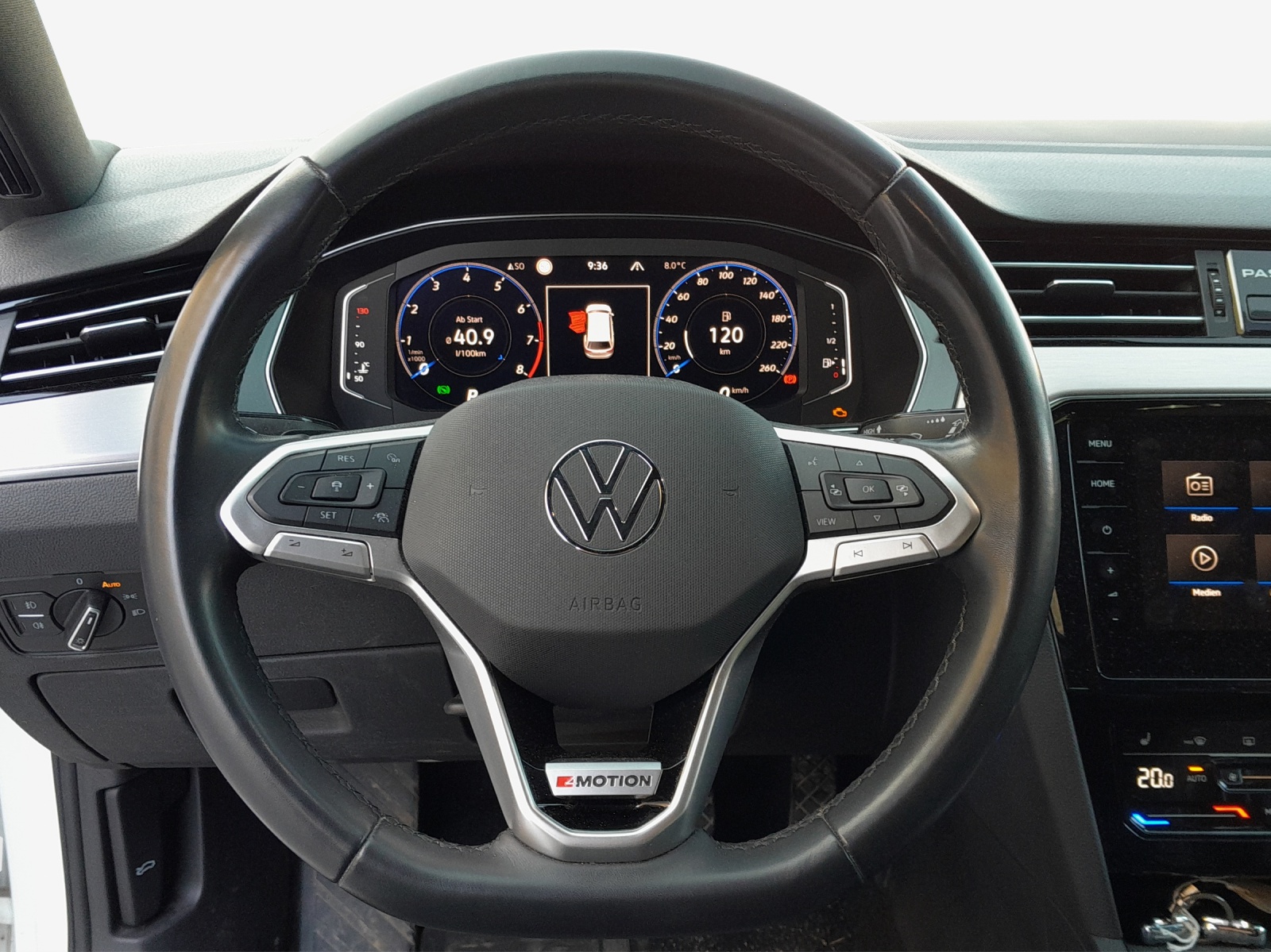 VW Passat Variant 2.0 TSI Elegance 4Motion DSG-image-6