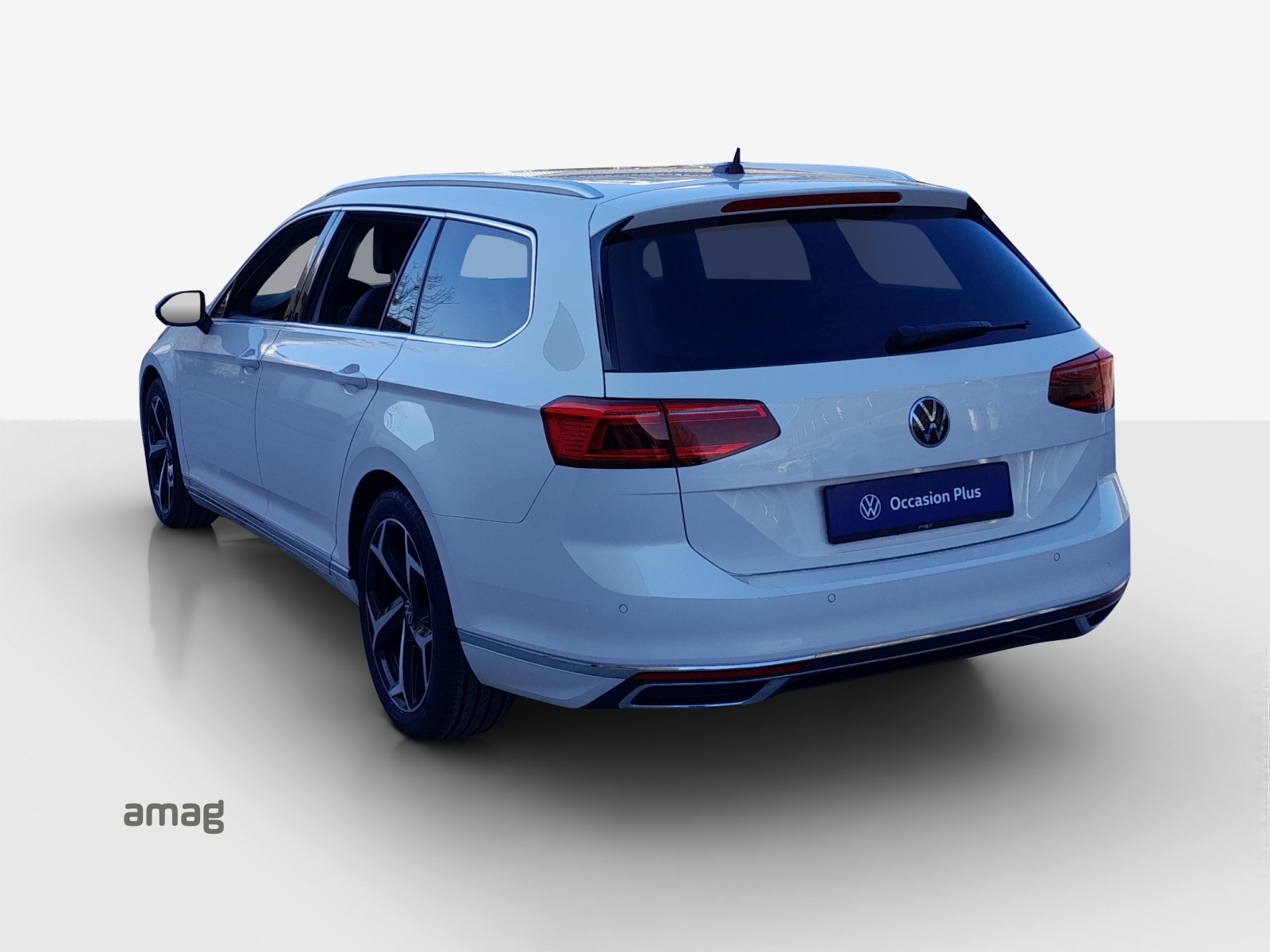 VW Passat Variant 2.0 TSI Elegance 4Motion DSG-image-1