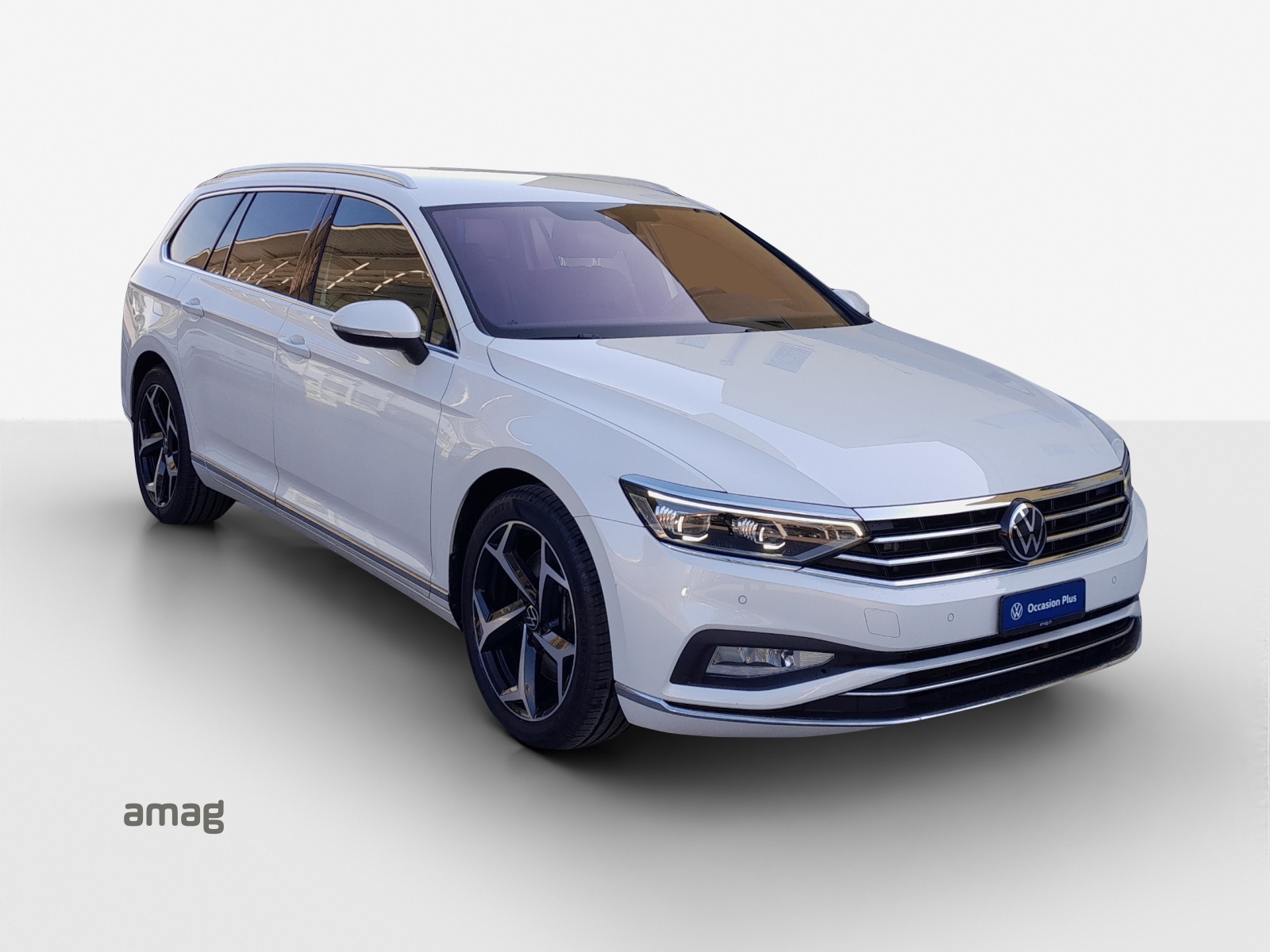VW Passat Variant 2.0 TSI Elegance 4Motion DSG-image-4