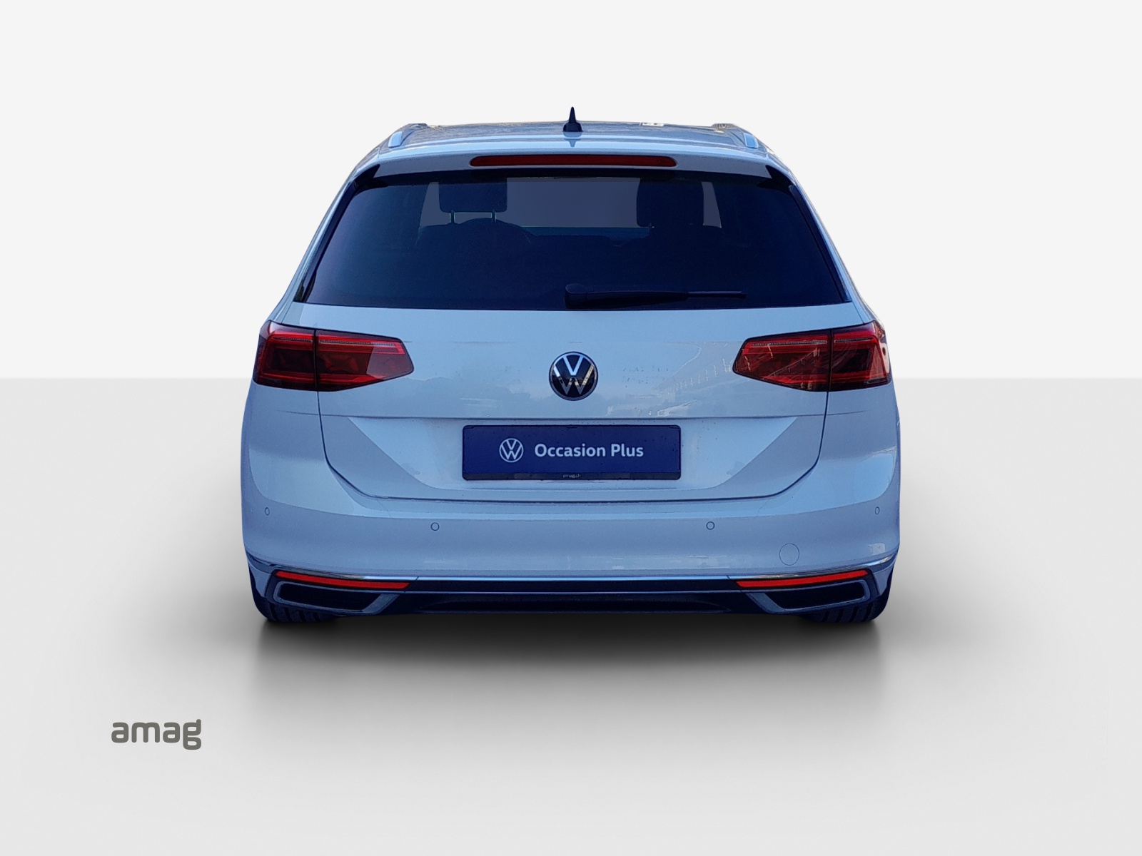 VW Passat Variant 2.0 TSI Elegance 4Motion DSG-image-2