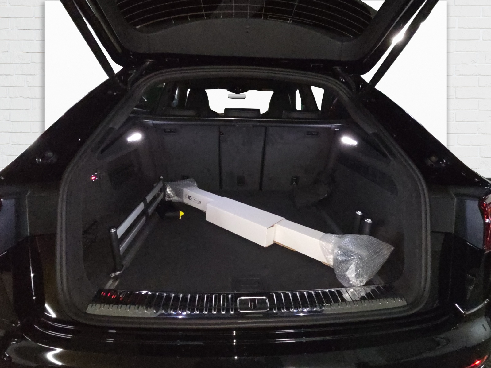 AUDI RSQ8 performance quattro-image-8