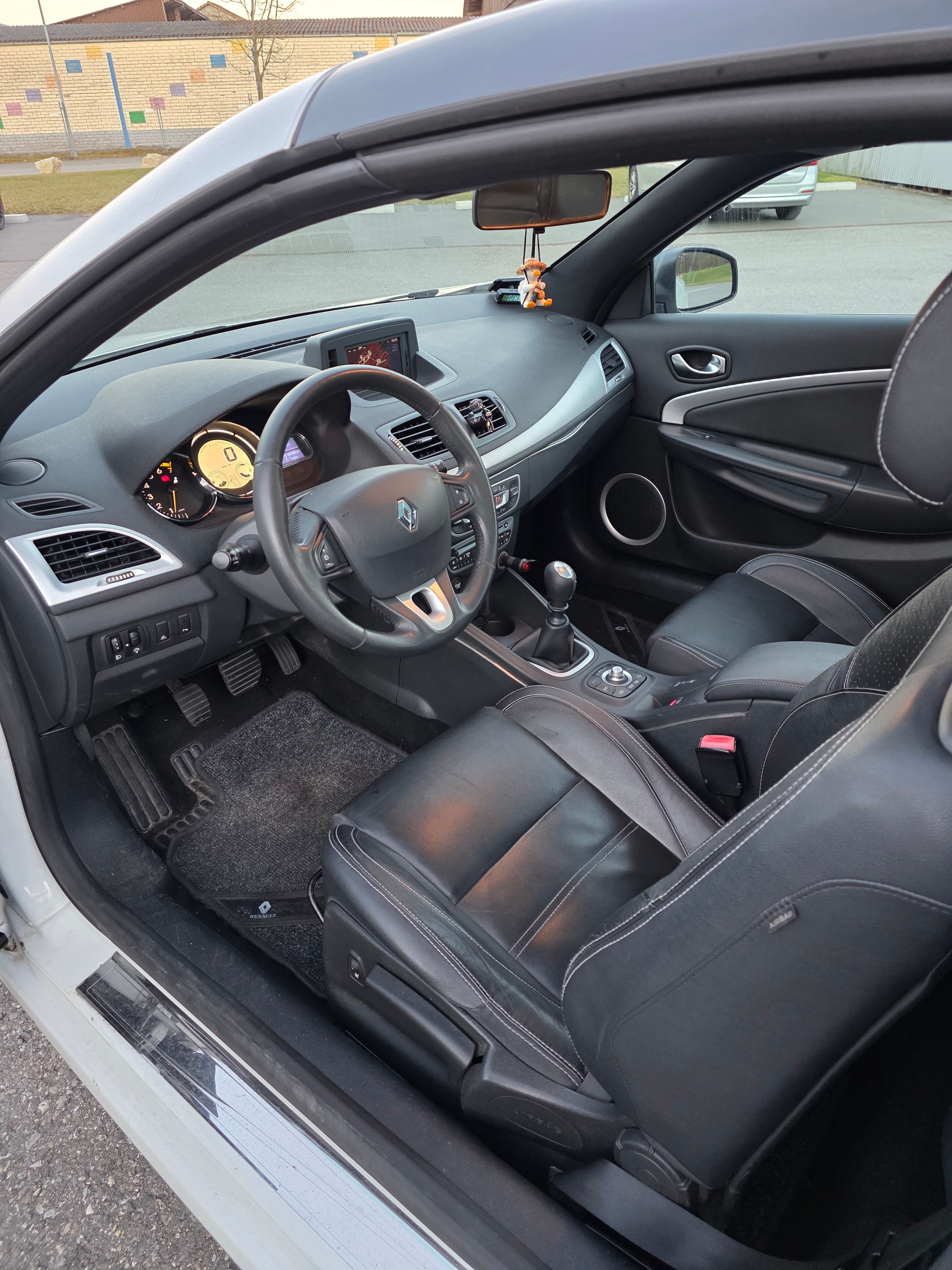 RENAULT Mégane CC 1.4 16V Turbo Dynamique-image-11