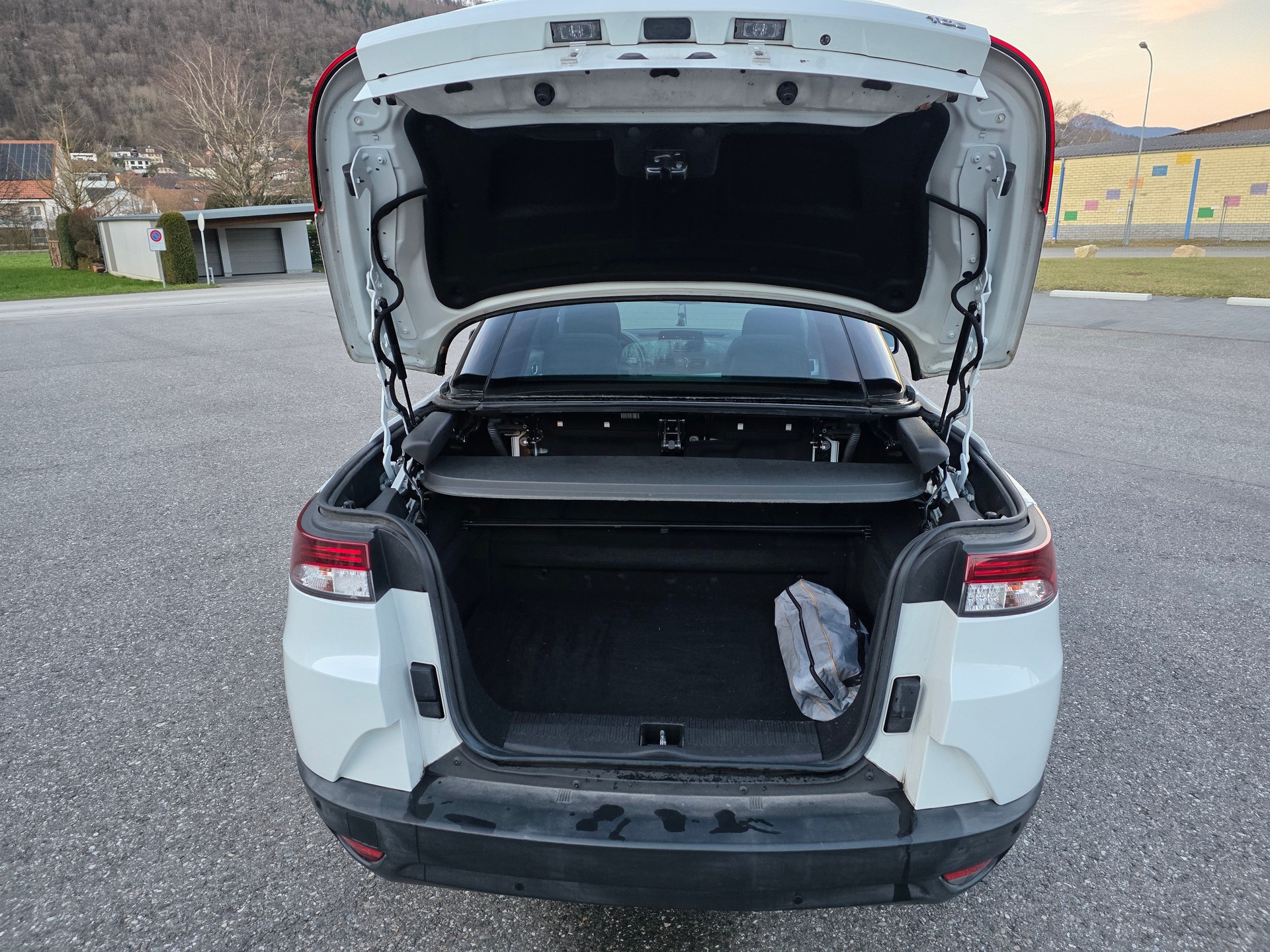 RENAULT Mégane CC 1.4 16V Turbo Dynamique-image-3
