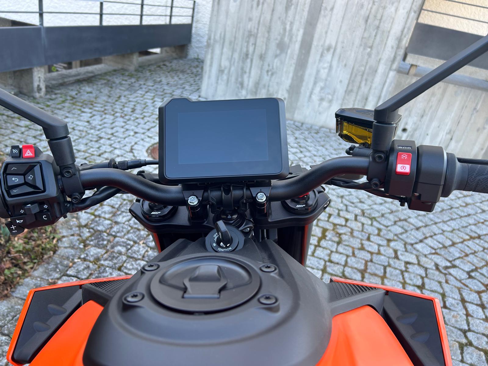 KTM 990 Duke-image-7