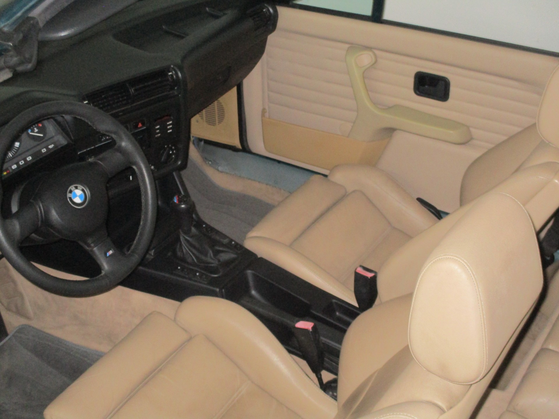 BMW 325i Cabrio-image-7