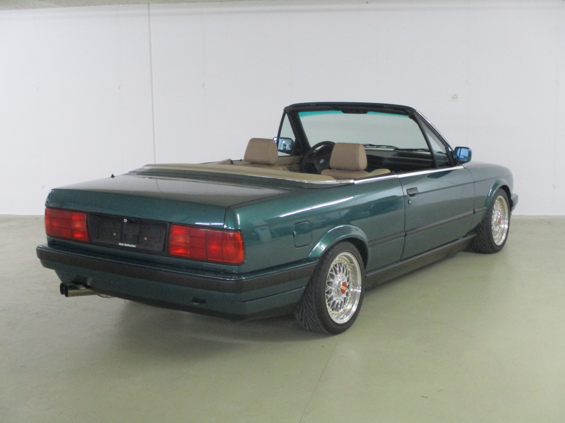BMW 325i Cabrio-image-1