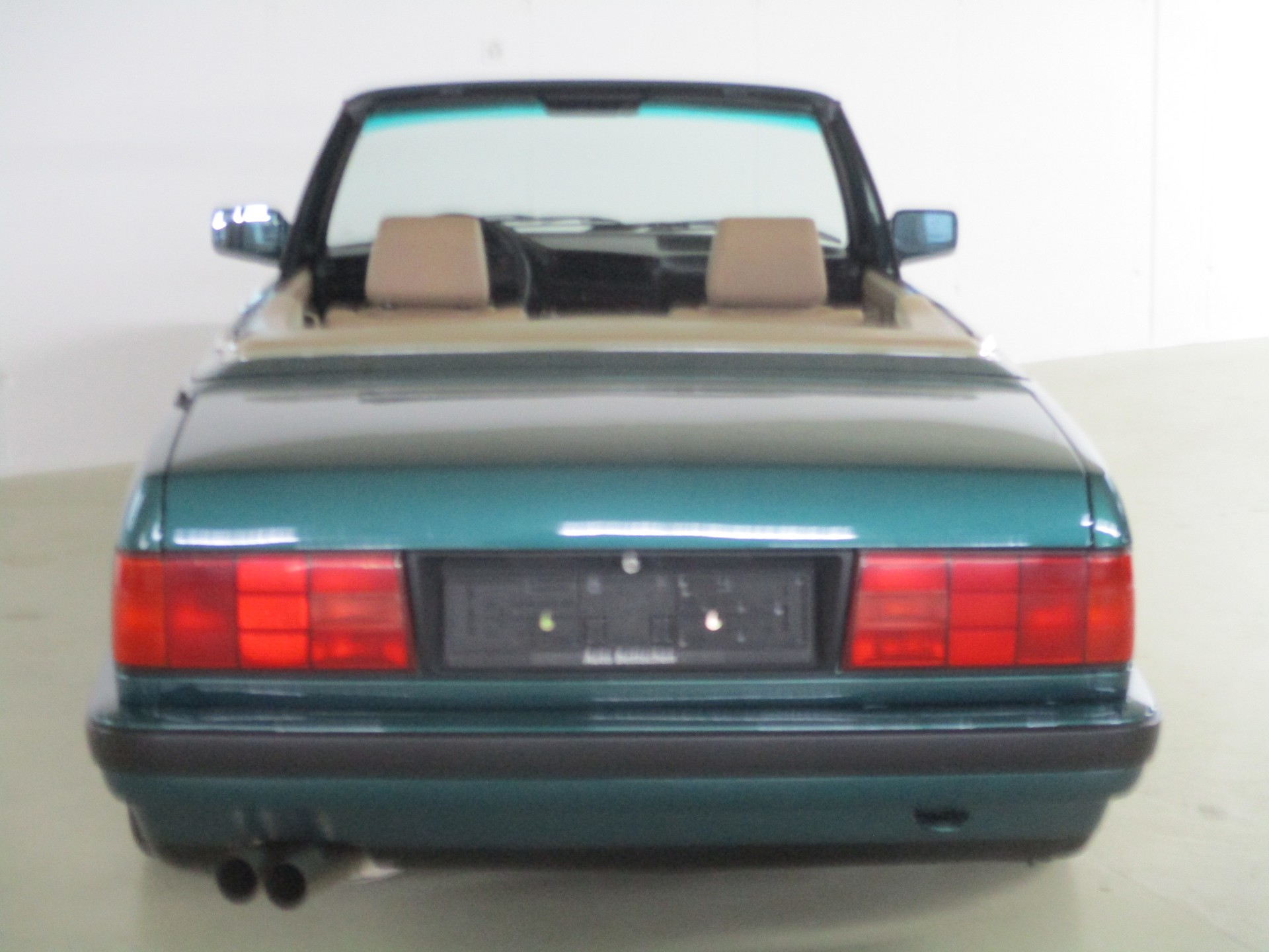 BMW 325i Cabrio-image-4