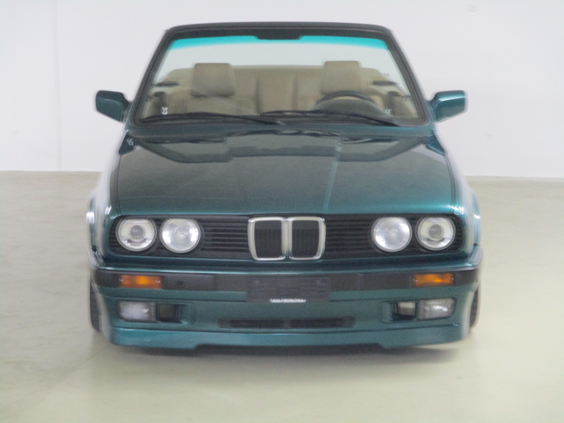 BMW 325i Cabrio-image-5