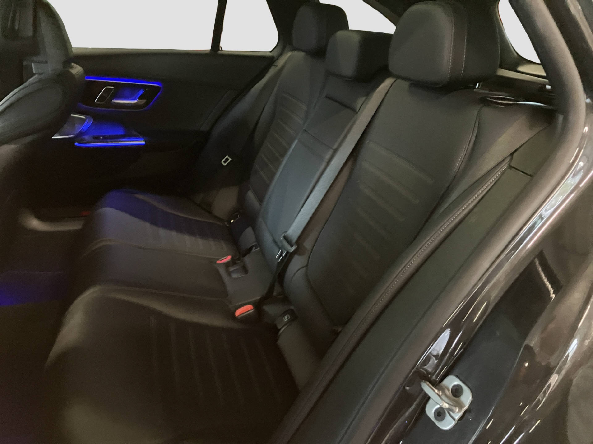 MERCEDES-BENZ C 300 de AMG Line 4MATIC Kombi-image-12