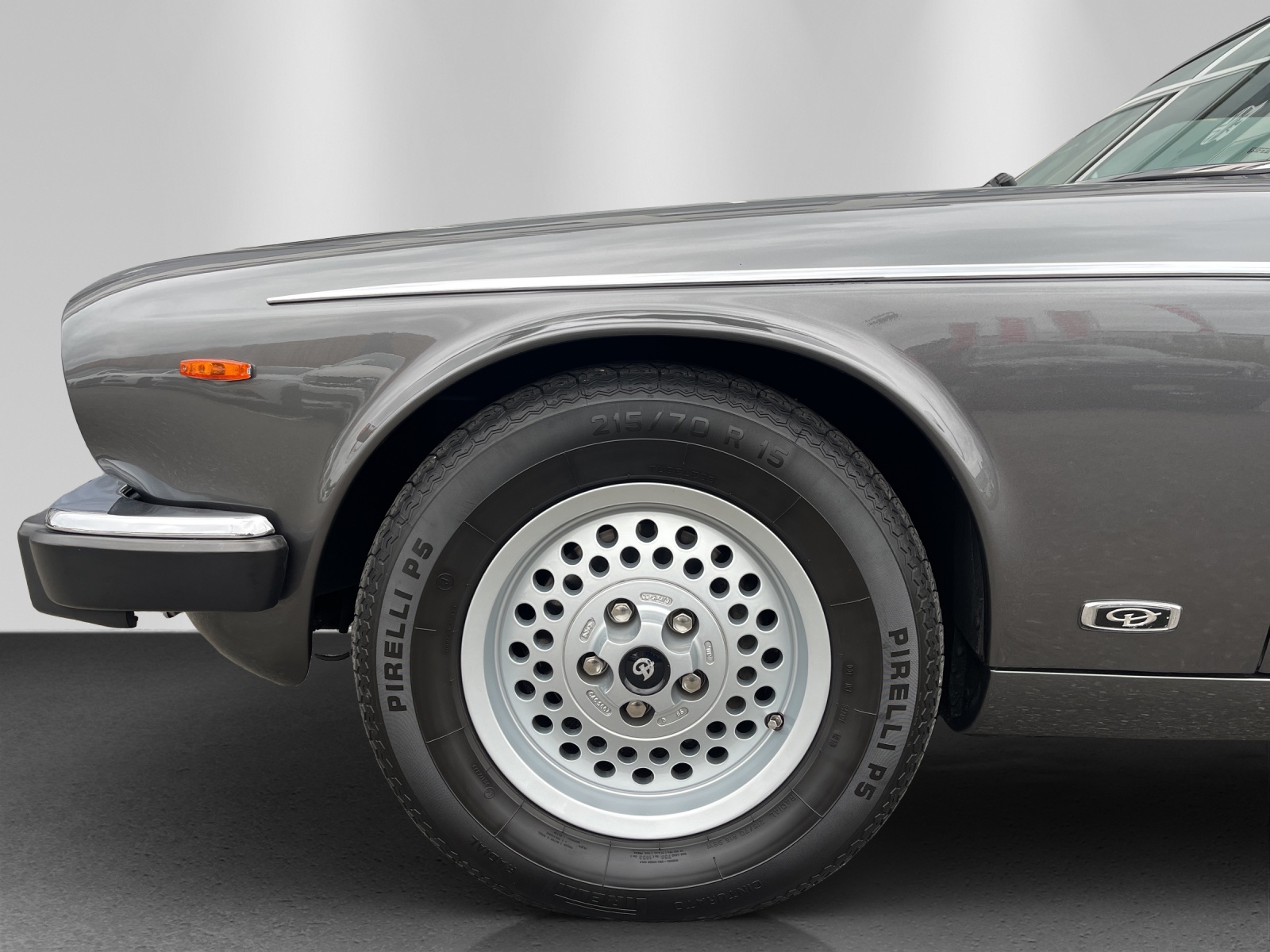 DAIMLER 5.3 Double Six-image-5