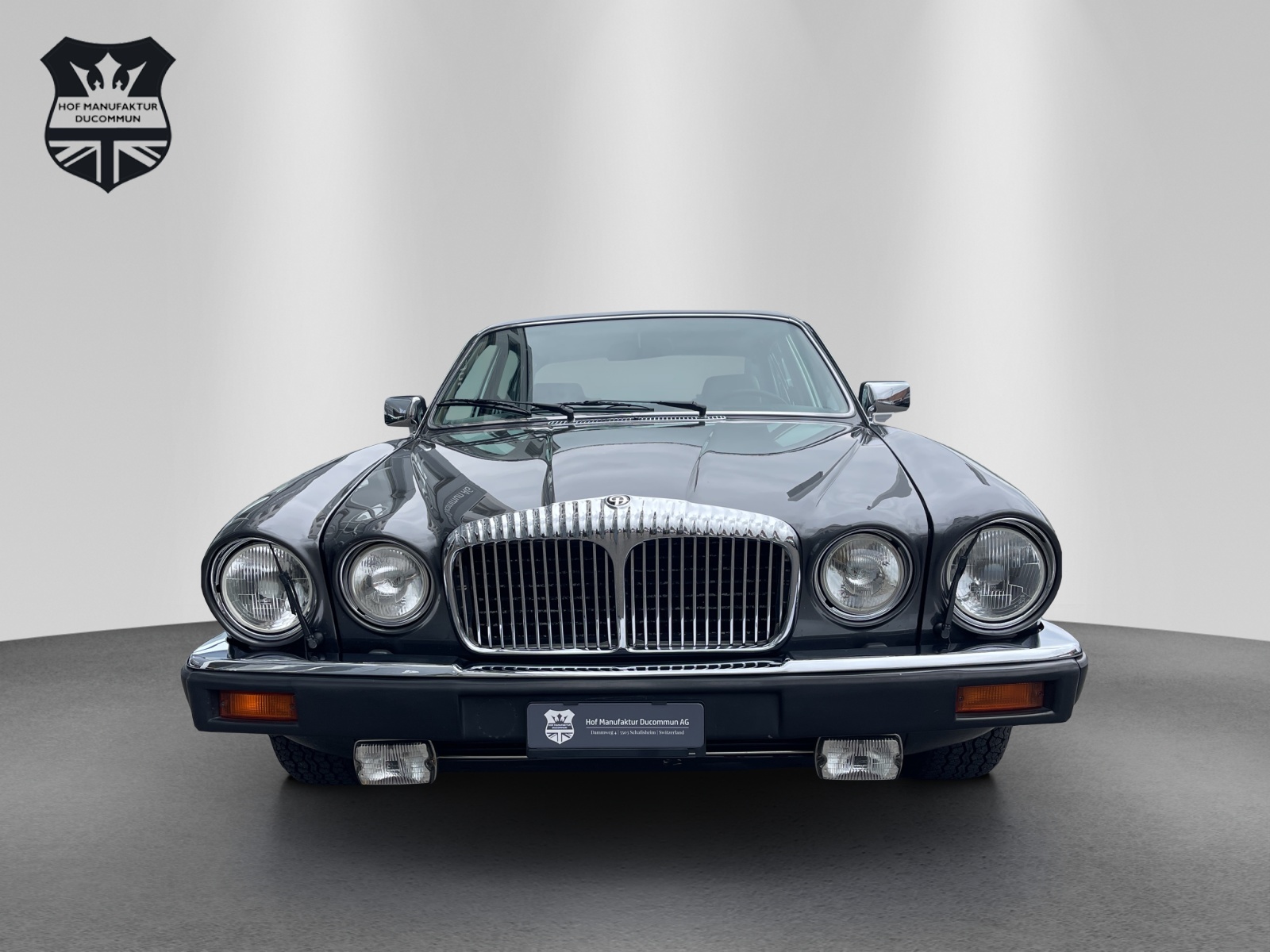 DAIMLER 5.3 Double Six-image-1