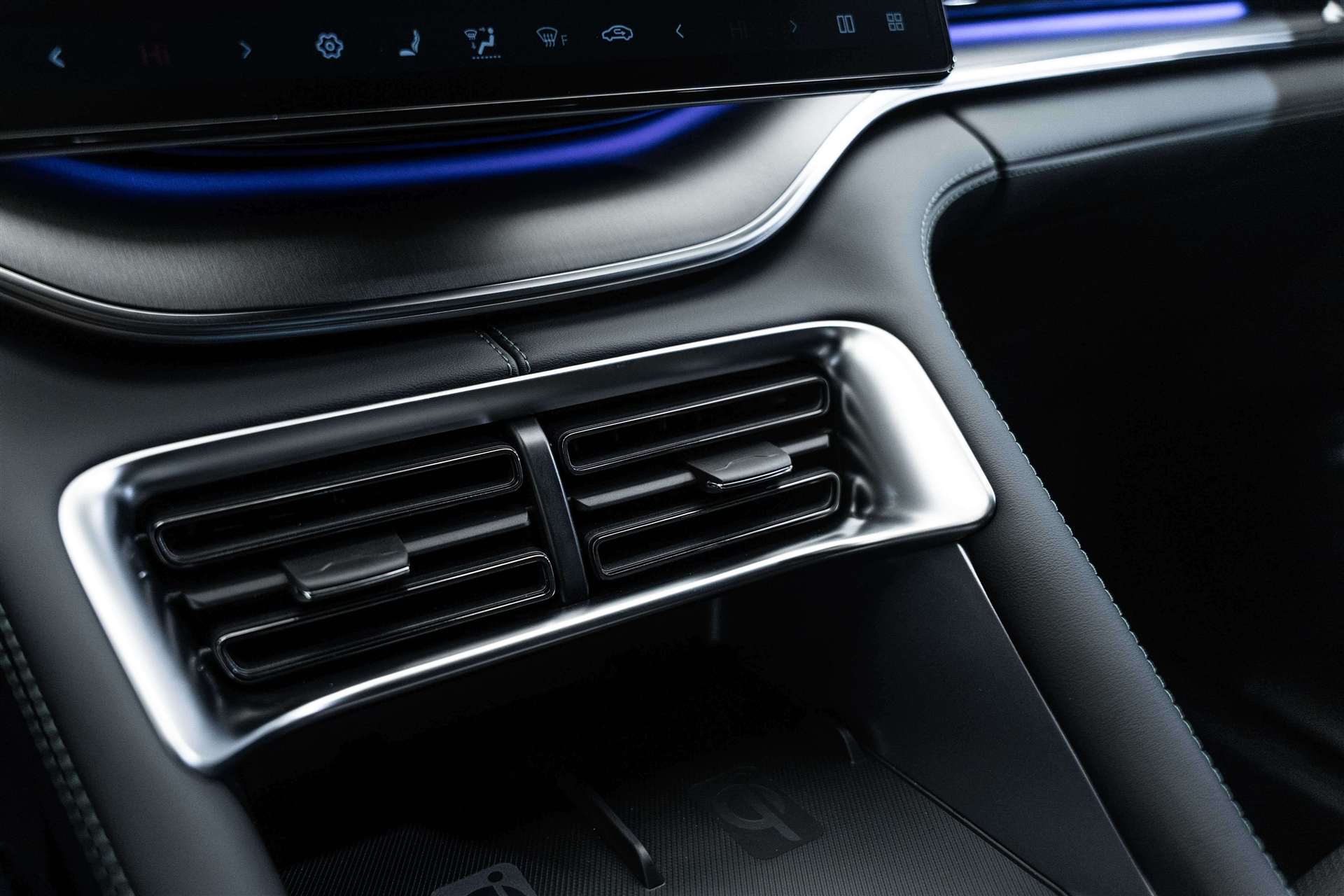 BYD Seal U DM-i Design AWD 324PS-image-24