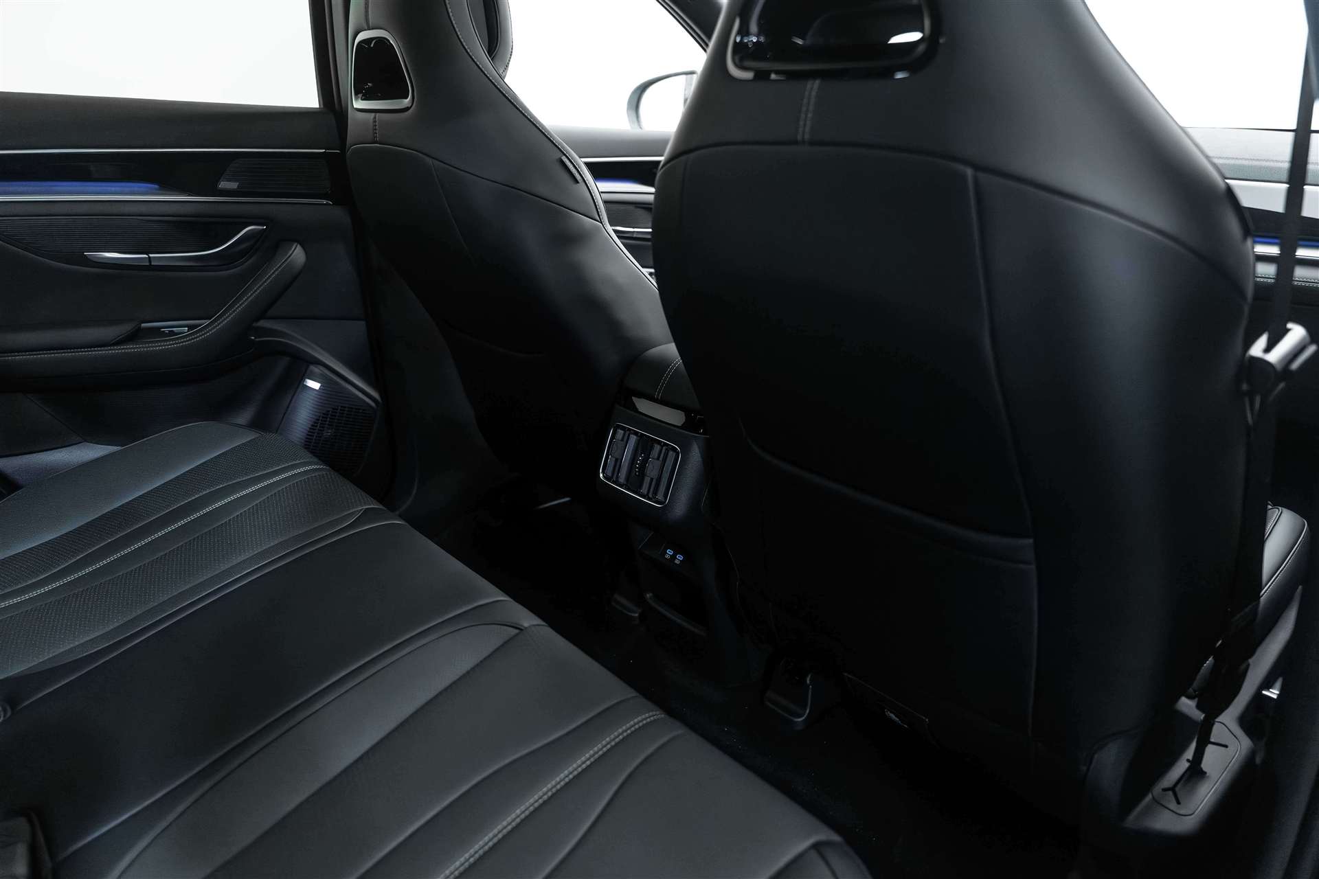 BYD Seal U DM-i Design AWD 324PS-image-12