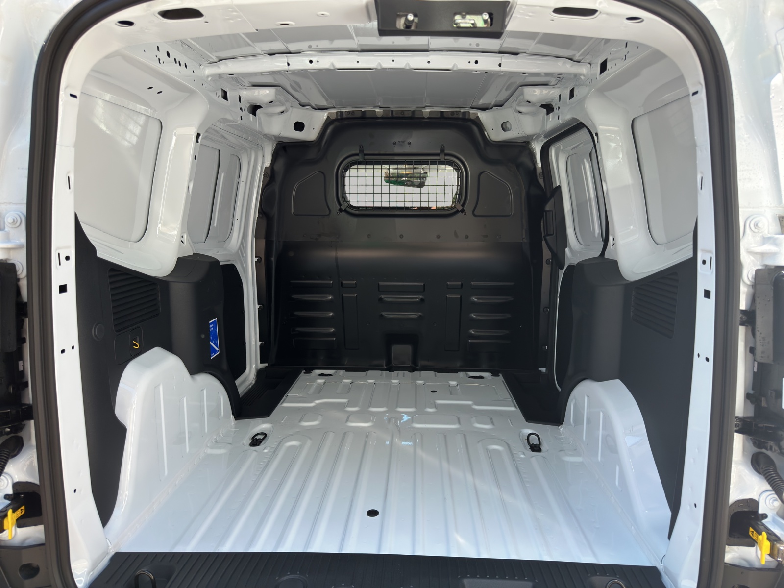FORD E-Transit Courier van Trend-image-13