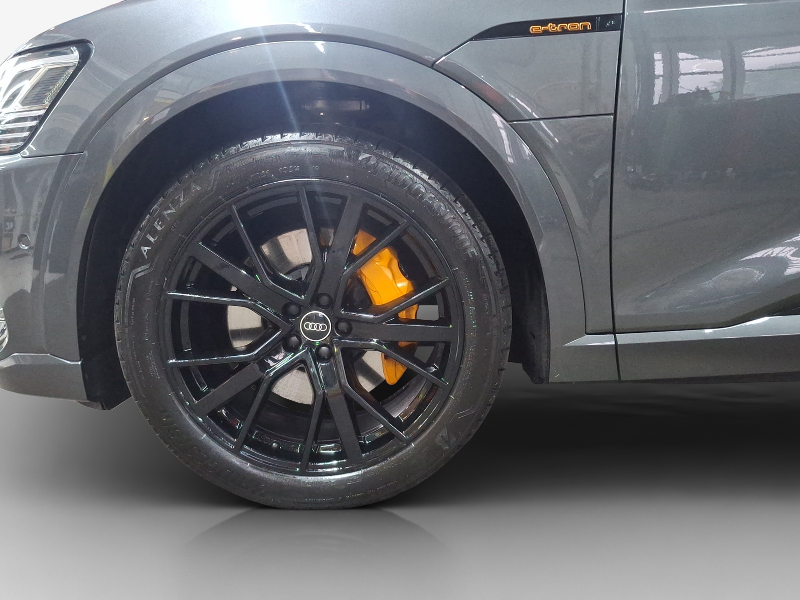 AUDI e-tron 55 S Line Black Edition quattro-image-15