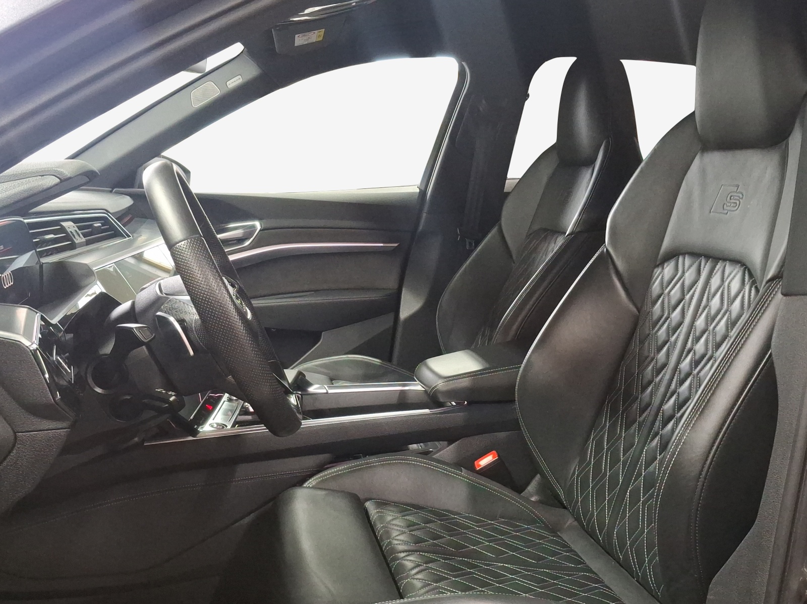 AUDI e-tron 55 S Line Black Edition quattro-image-8