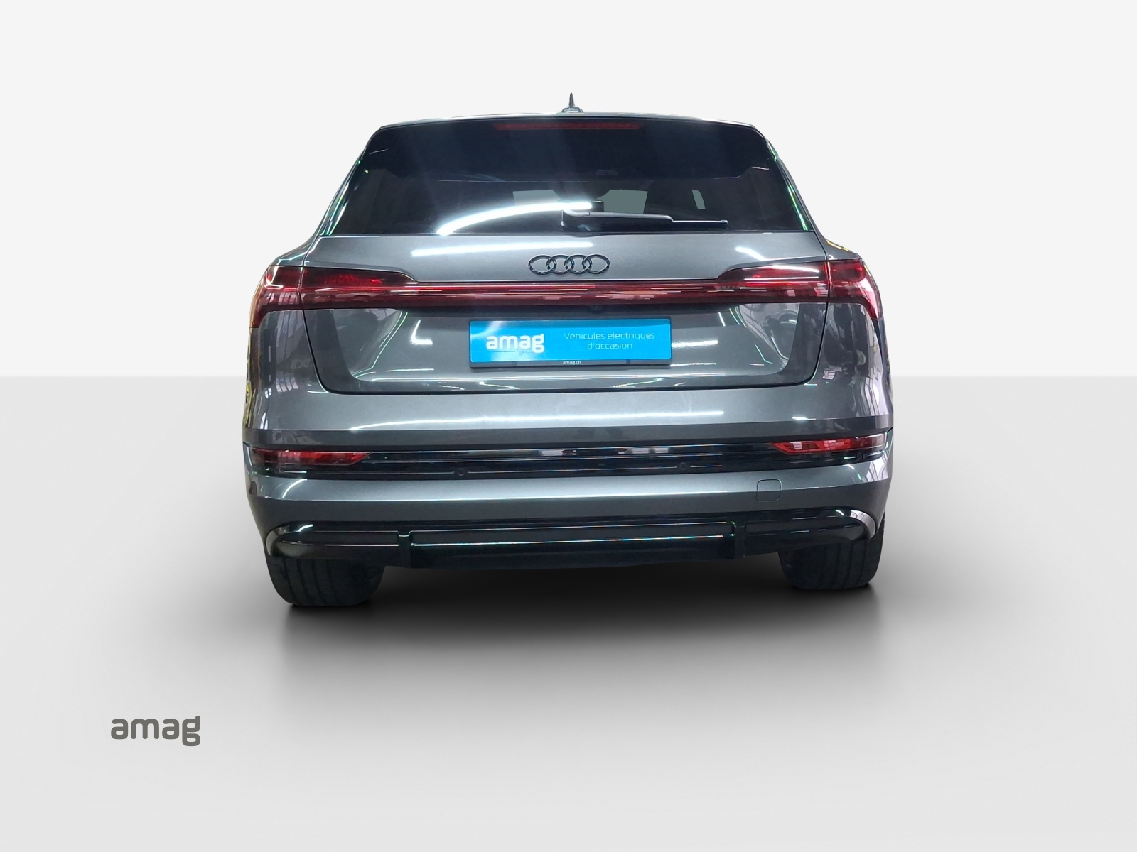 AUDI e-tron 55 S Line Black Edition quattro-image-4