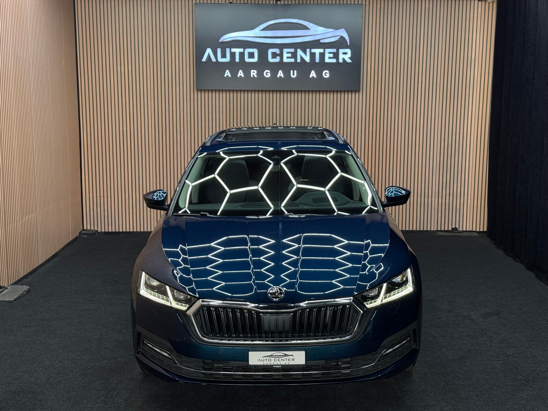 SKODA Octavia Combi 2.0 TDI 150 Style DSG | Panorama | Massagesitze | *ab CHF 199.-/ Monat*-image-2