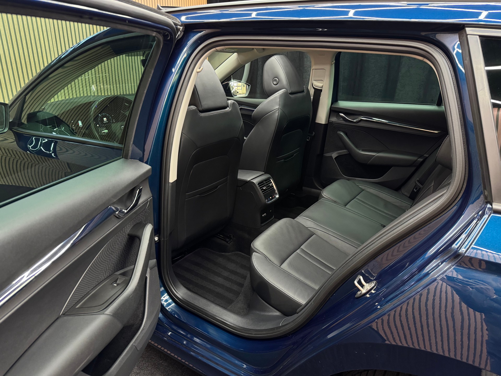 SKODA Octavia Combi 2.0 TDI 150 Style DSG | Panorama | Massagesitze | *ab CHF 199.-/ Monat*-image-13