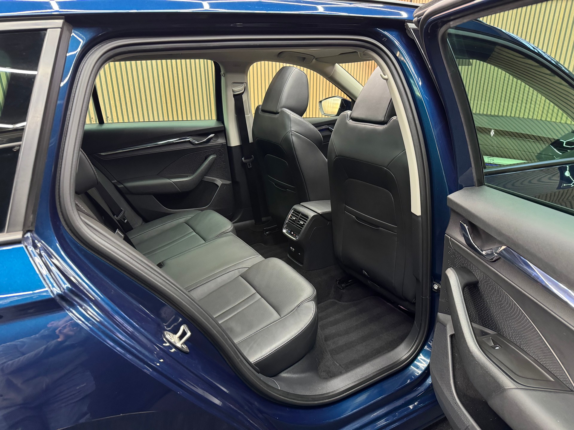 SKODA Octavia Combi 2.0 TDI 150 Style DSG | Panorama | Massagesitze | *ab CHF 199.-/ Monat*-image-14