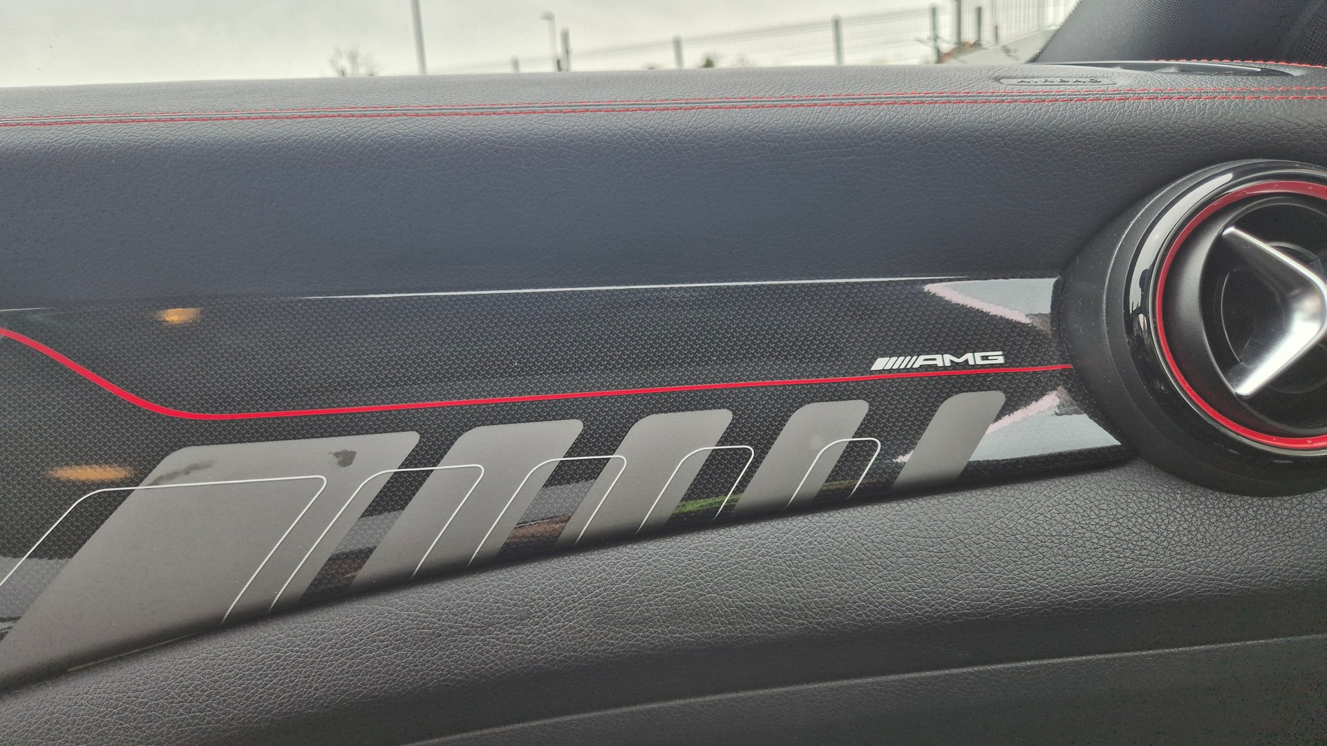 MERCEDES-BENZ CLA 45 AMG 4m-image-5