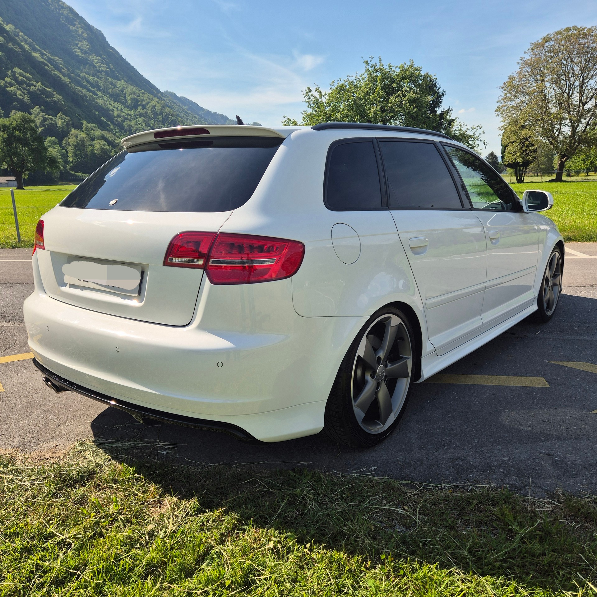 AUDI 2.0 T FSI quattro-image-1