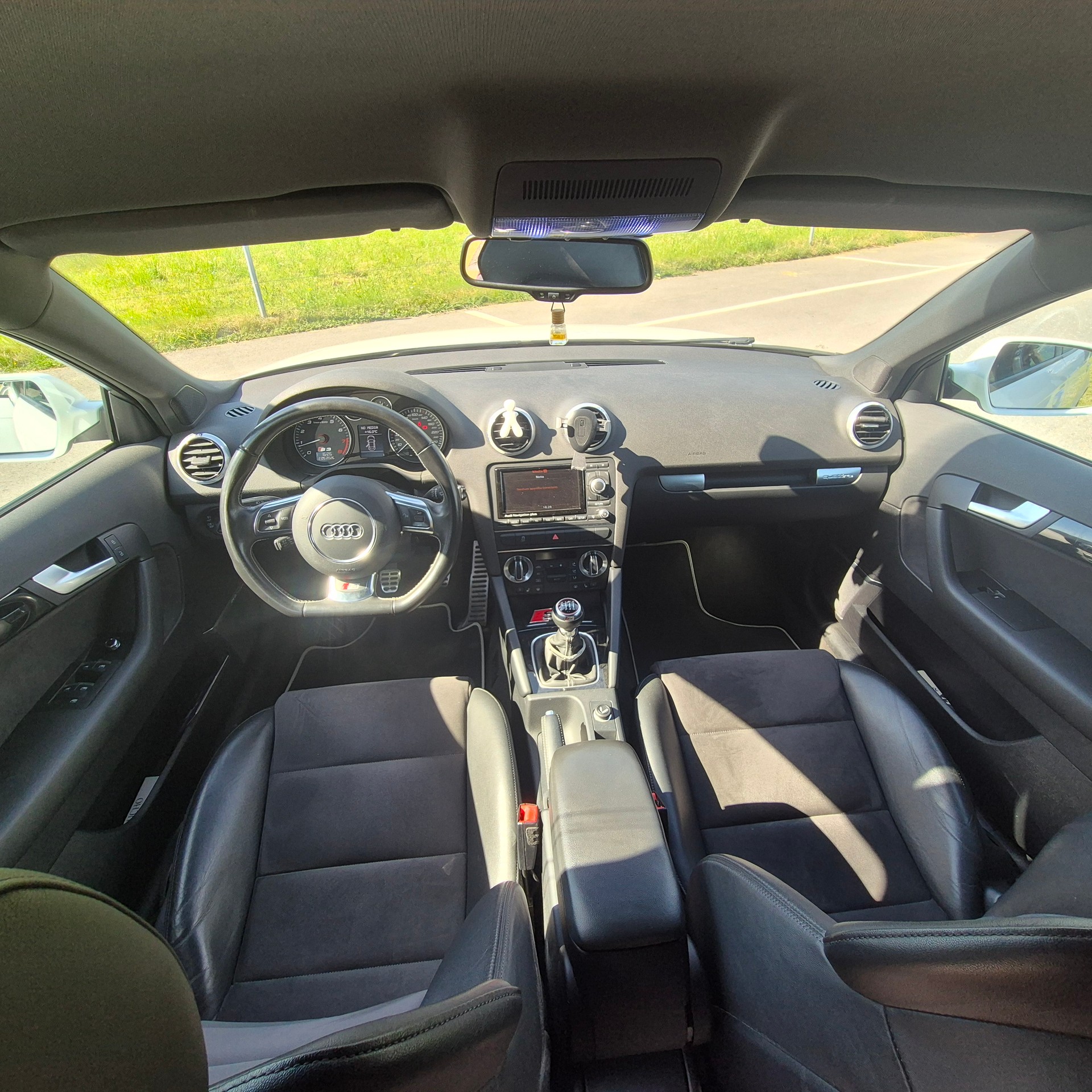 AUDI 2.0 T FSI quattro-image-3