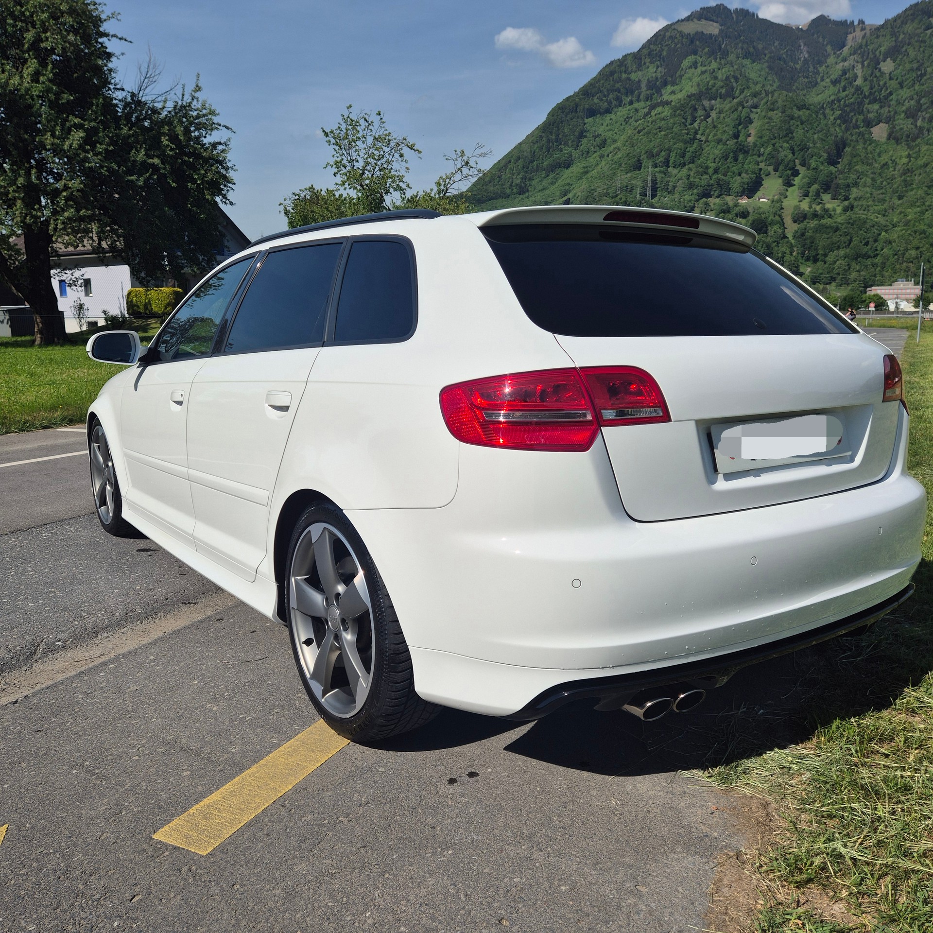 AUDI 2.0 T FSI quattro-image-2
