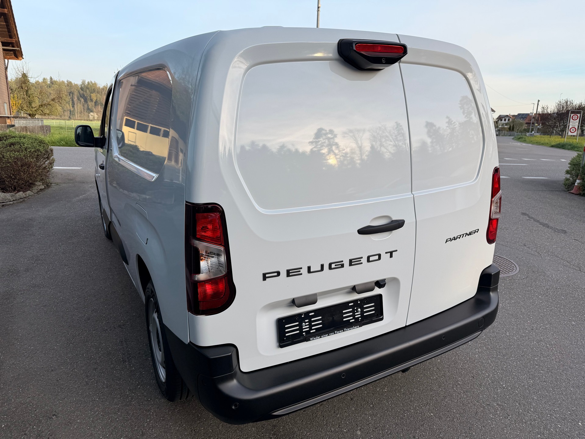 PEUGEOT Partner 1.5 HDi Long 1000kg-image-2