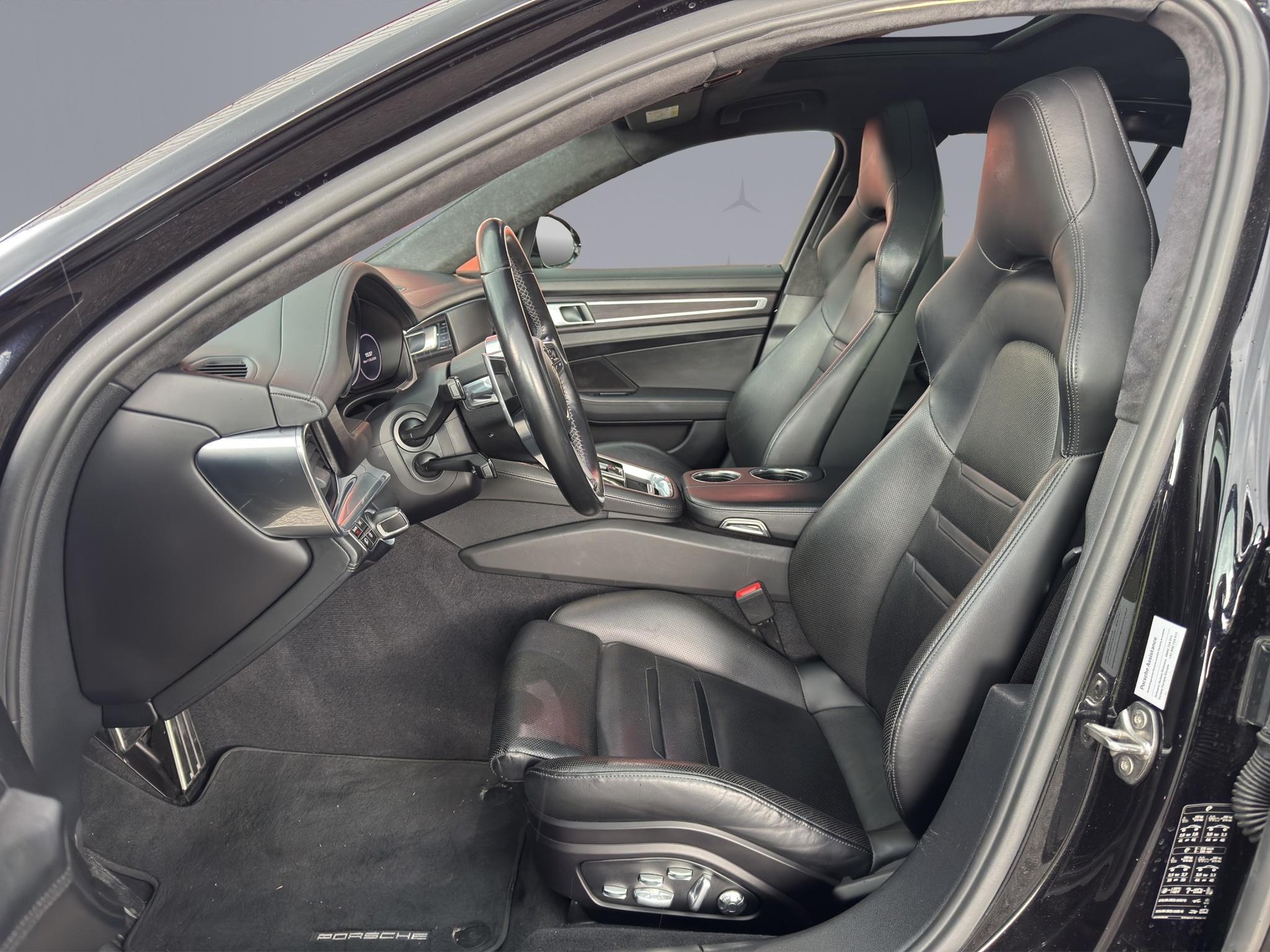 PORSCHE Panamera Sport Turismo 4.0 V8 GTS-image-8