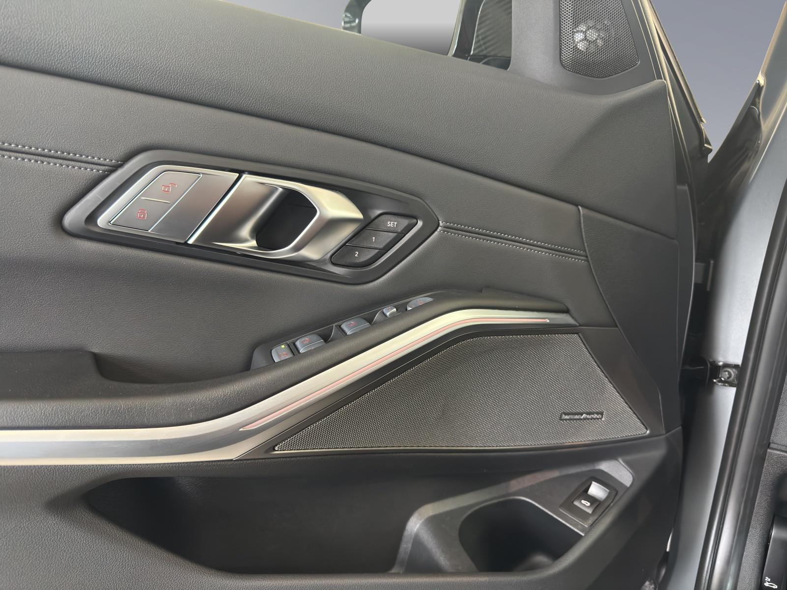 BMW M3 Competition xDrive Touring-image-7