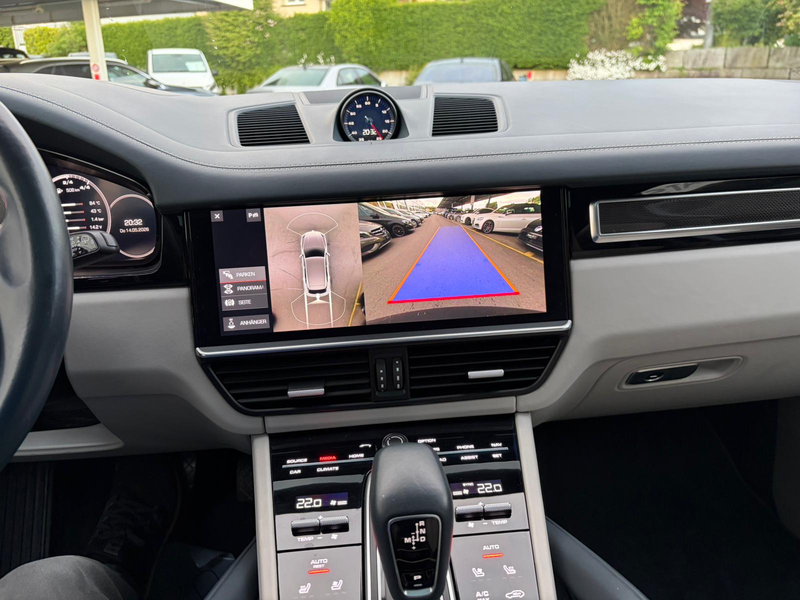 PORSCHE Cayenne-image-14