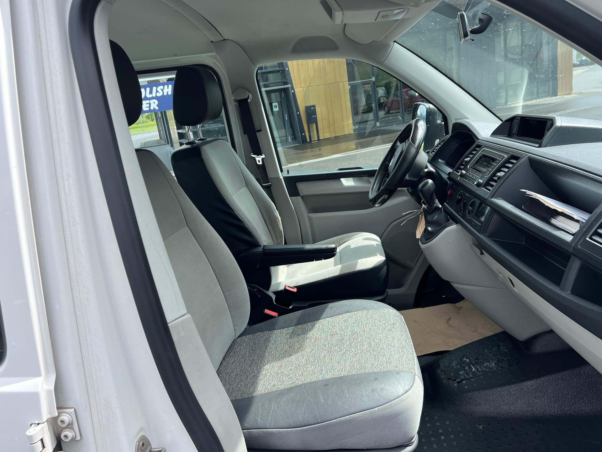 VW T6 2.0 TDI DSG PS 140 *** 5 Sitze * Alubrücke * Nutzlast 1120 kg * AHK 2500 kg *-image-12