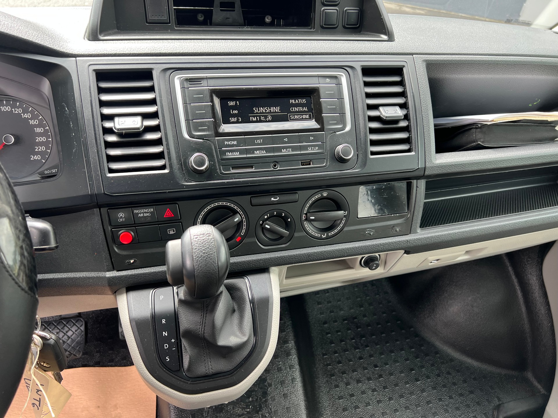 VW T6 2.0 TDI DSG PS 140 *** 5 Sitze * Alubrücke * Nutzlast 1120 kg * AHK 2500 kg *-image-15